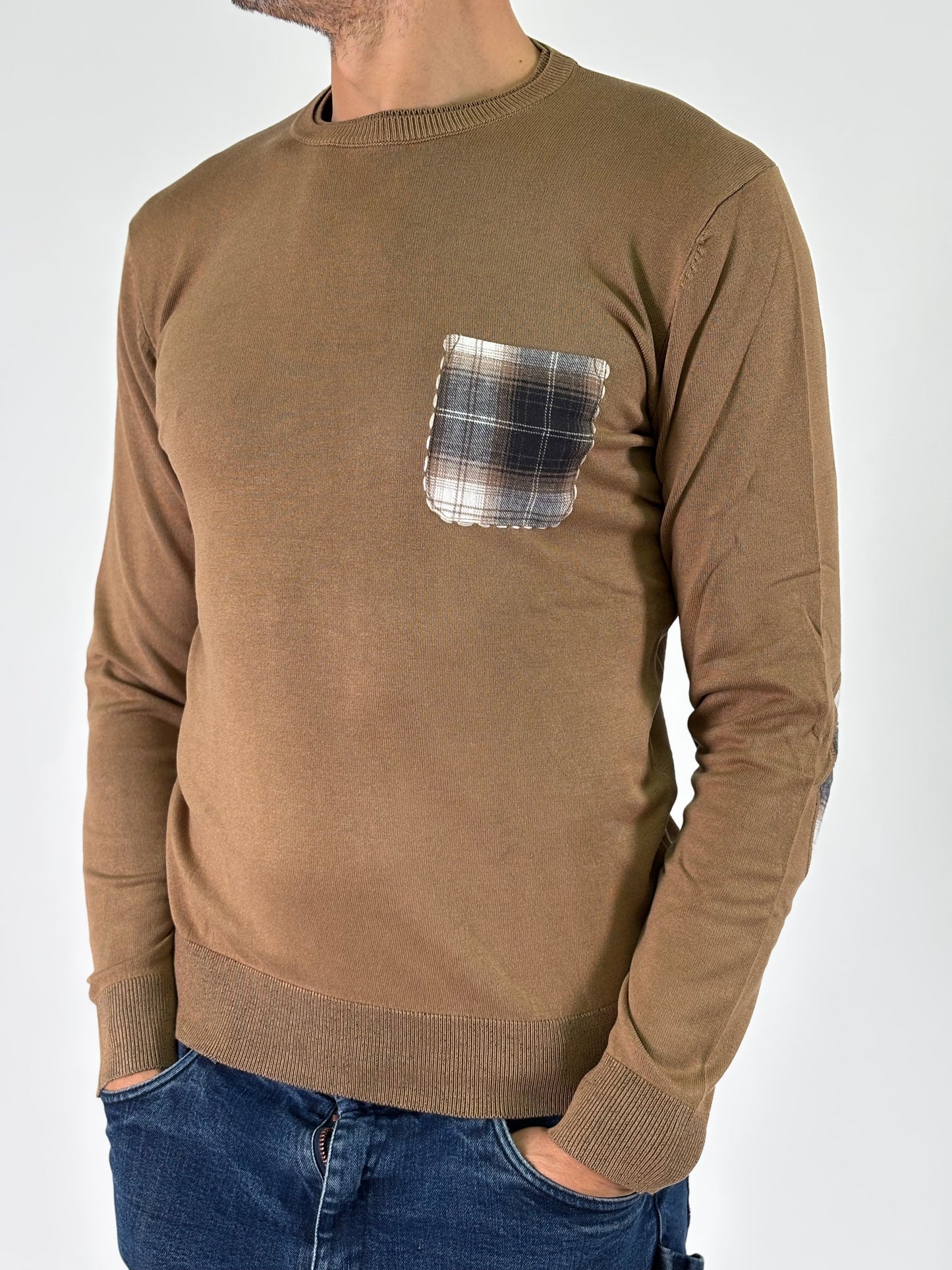 Loft88 Maglia girocollo con taschino e toppe a scacchi CAMMELLO