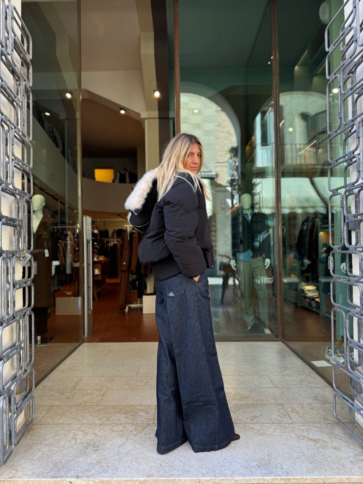 Patrizia Pepe Piumino corto con cappuccio in simil pelliccia NERO