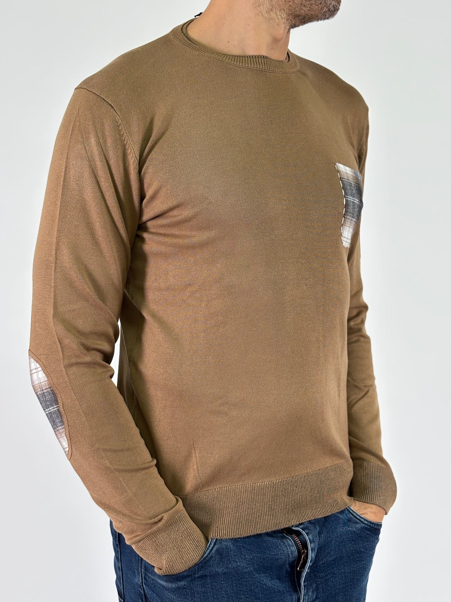 Loft88 Maglia girocollo con taschino e toppe a scacchi CAMMELLO