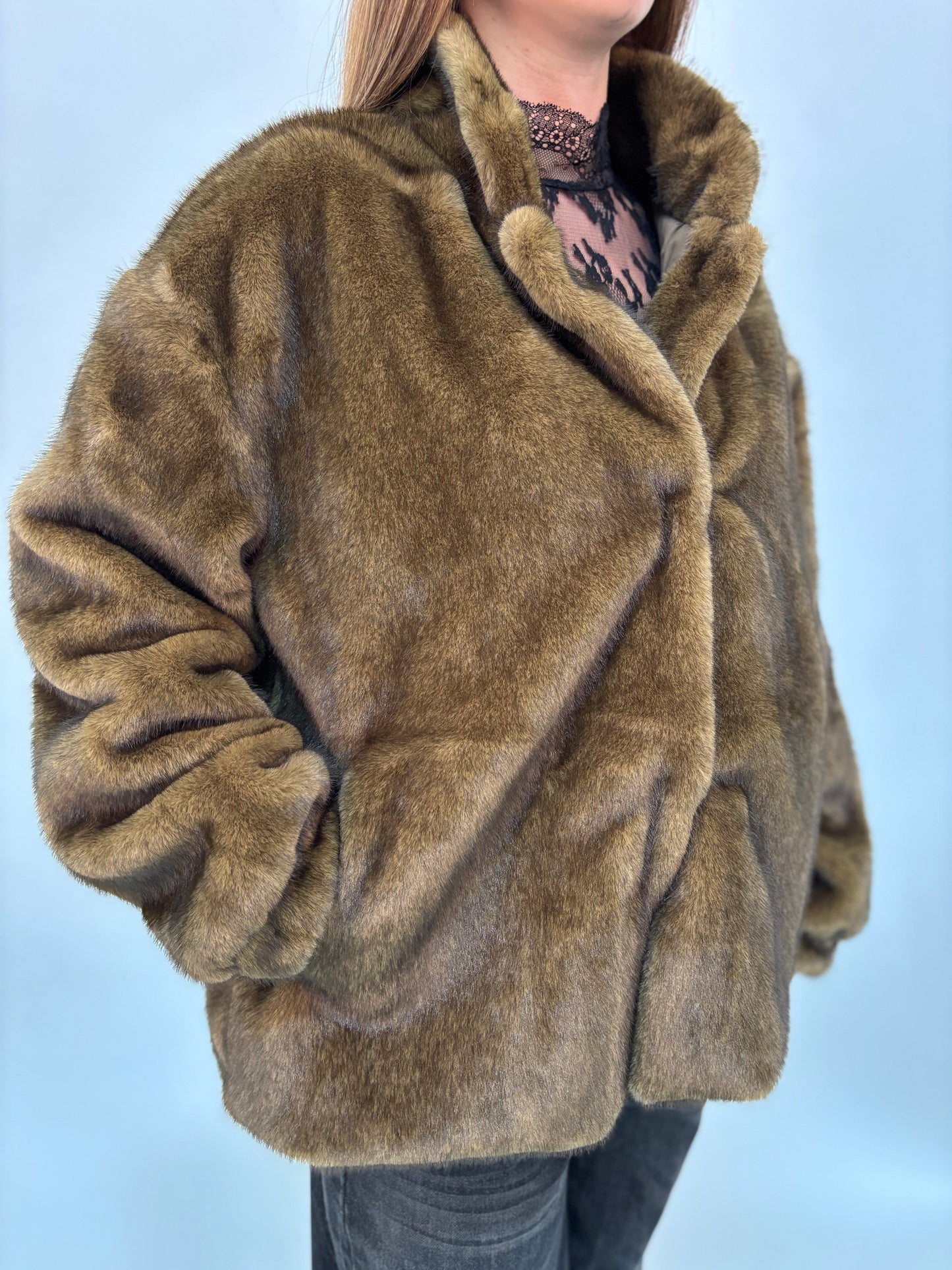 Molly Bracken Pelliccia corta sintetica MARRONE