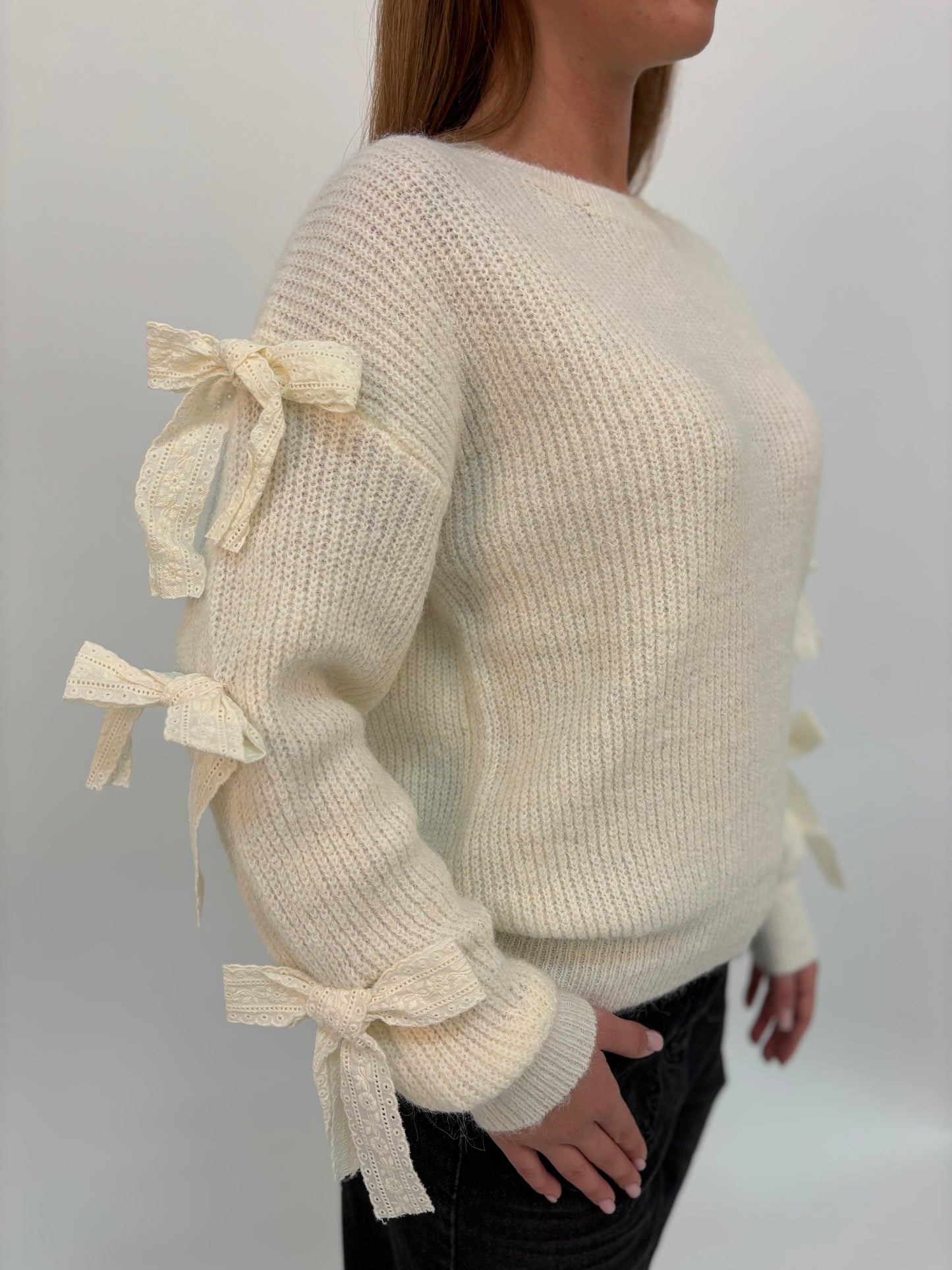 Molly Bracken Maglia girocollo con fiocchi lungo la manica PANNA