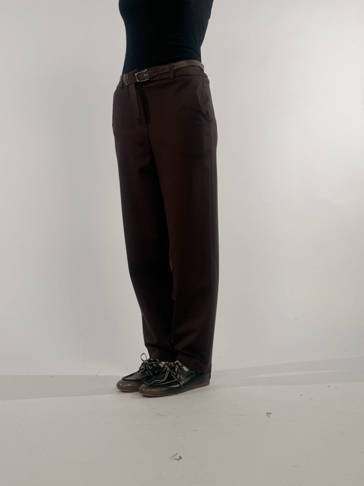 Pantalone elastico dietro alla vita