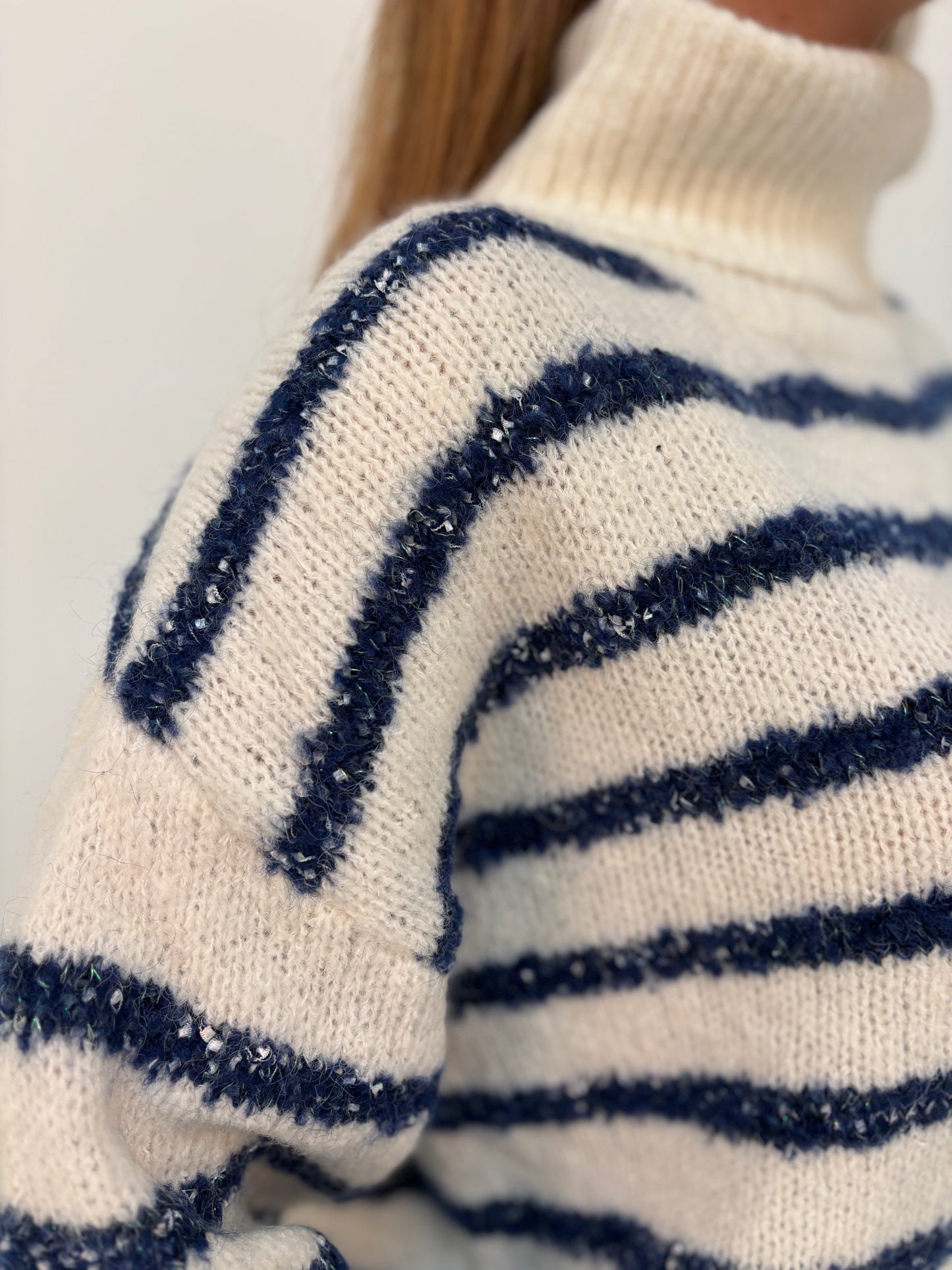 Molly Bracken Maglia collo alto righe orizzontali blu PANNA