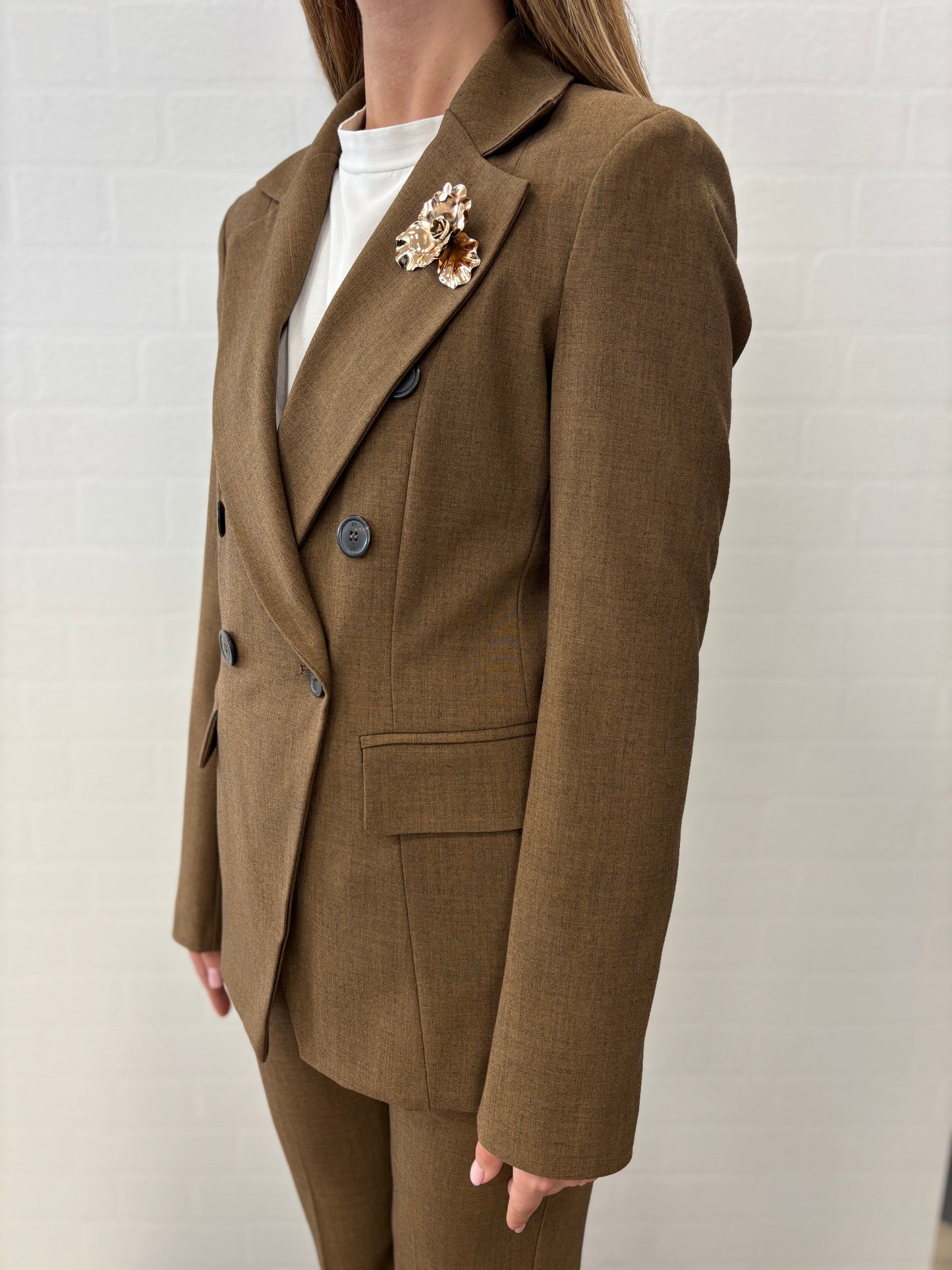 Maryley Giacca doppiopetto con spilla oro TABACCO