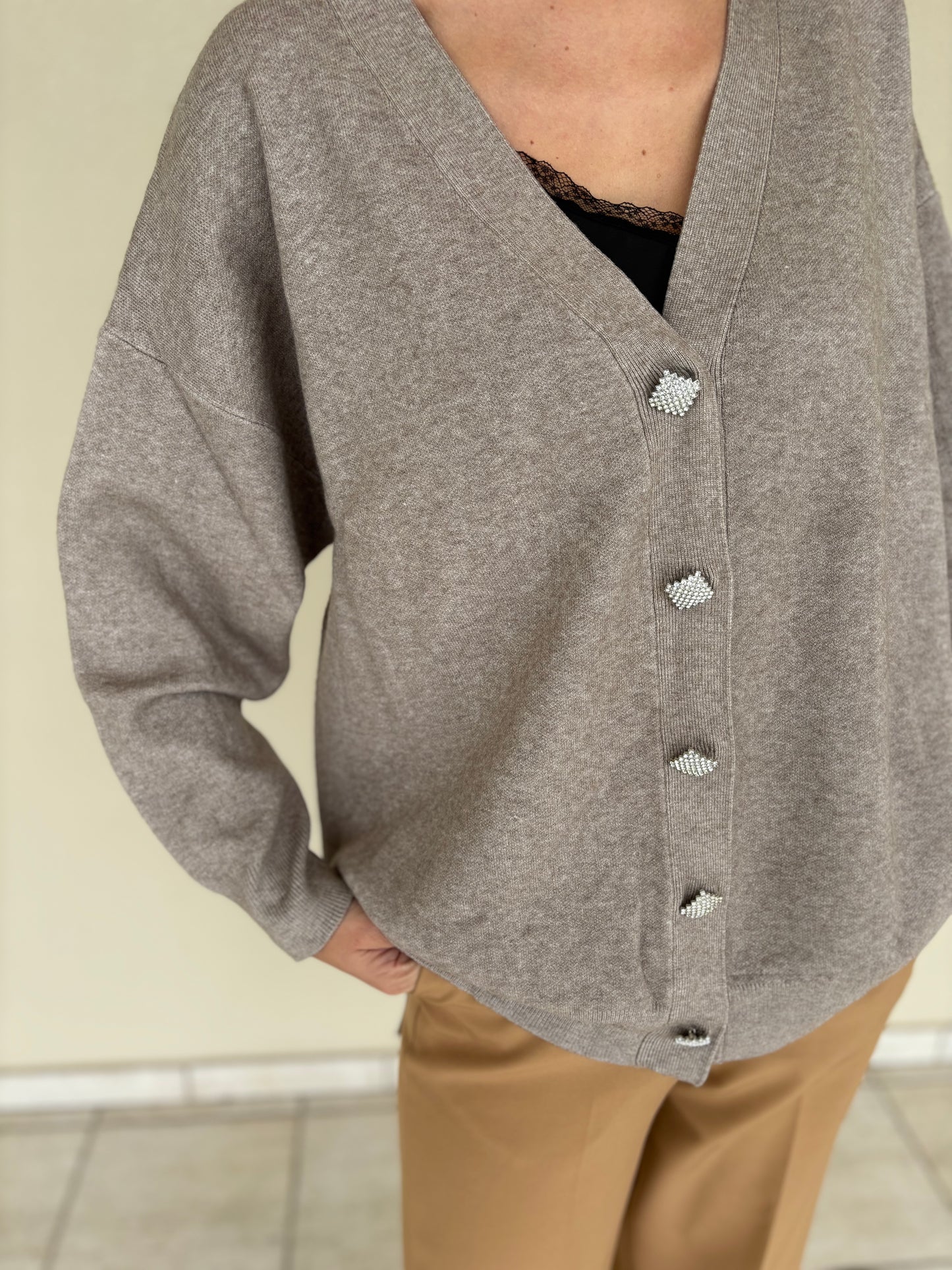 Loft88 Cardigan over, spacchetti laterali, scollo v, bottoni gioiello BEIGE