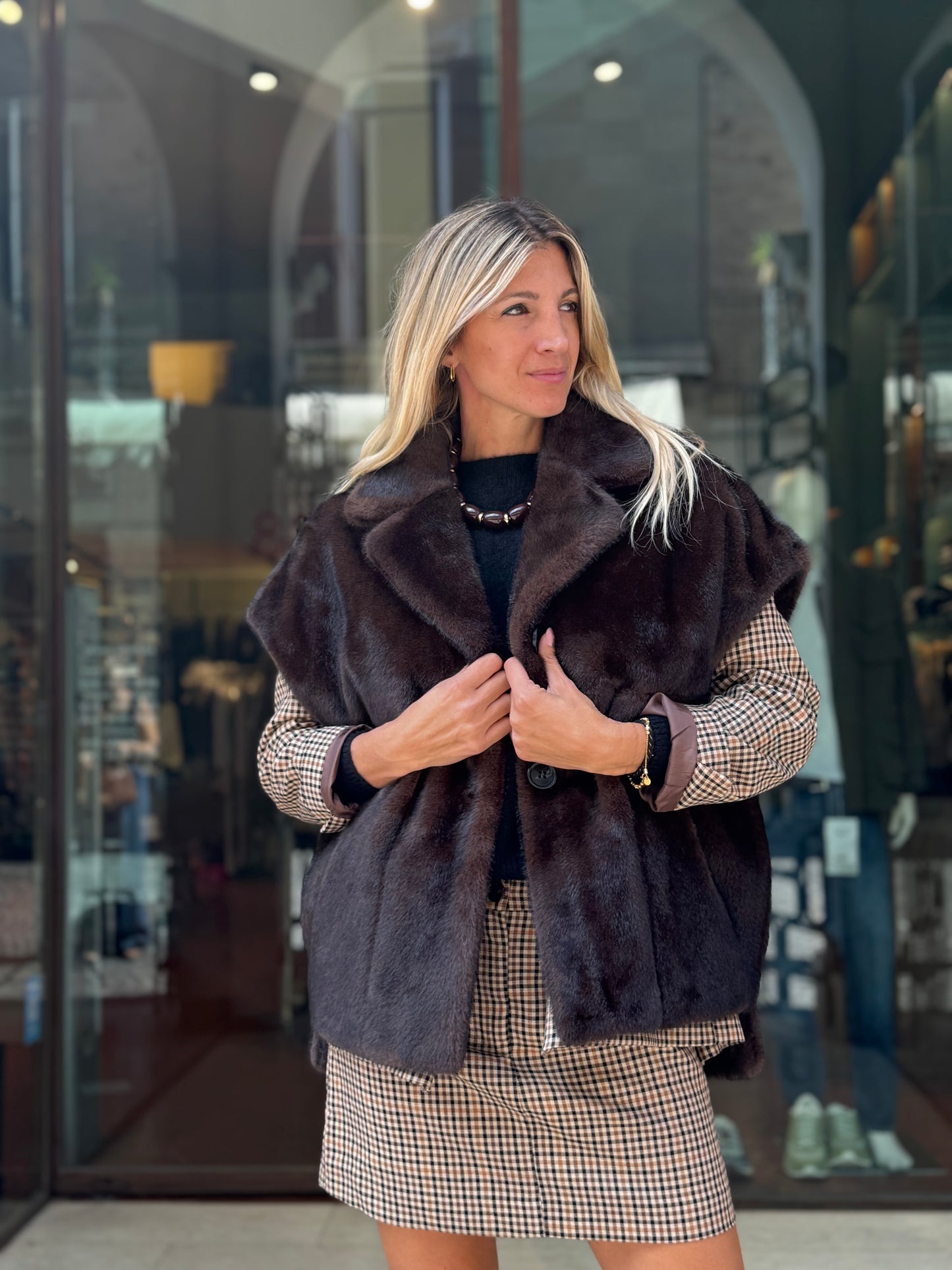 Betta Corradi Ecopelliccia smanicata a due bottoni MARRONE