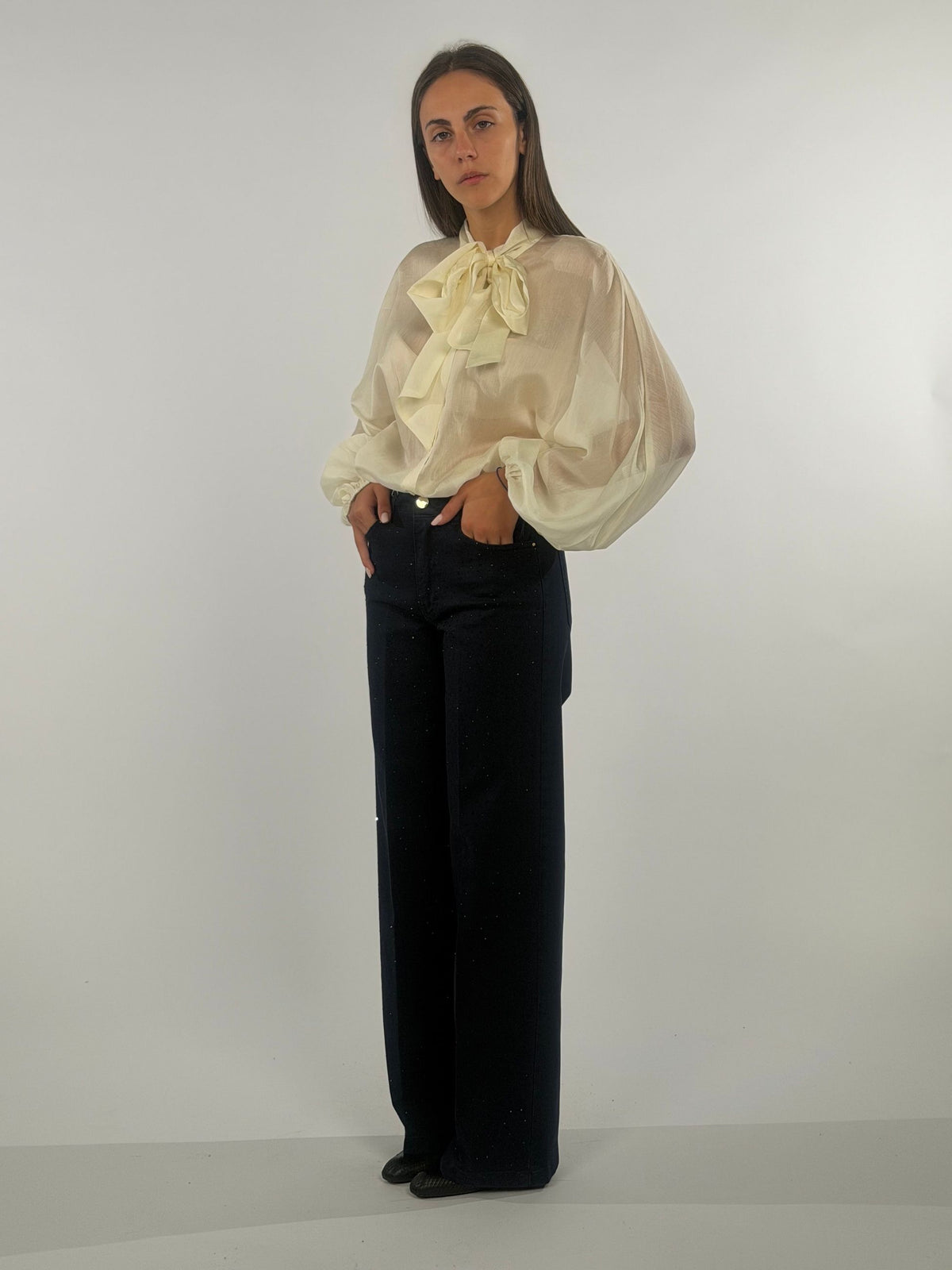 Pantalone cinque tasche con punti luce