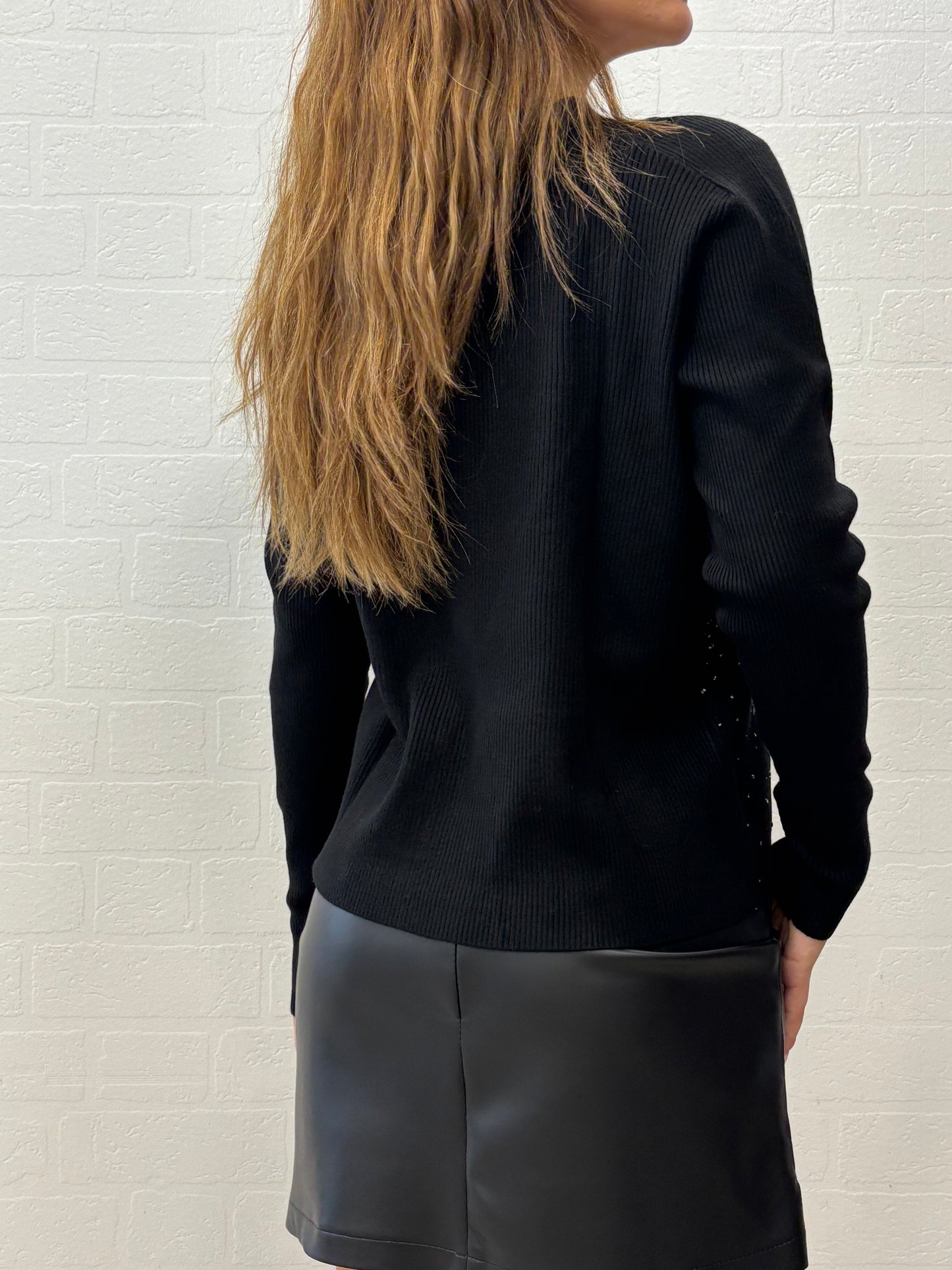 Griffai Maglia scollo V con aperture e punti luce NERO