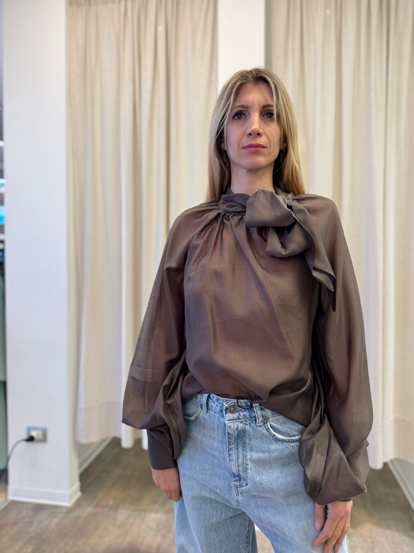 Tensione In Blusa con fiocco MARRONE