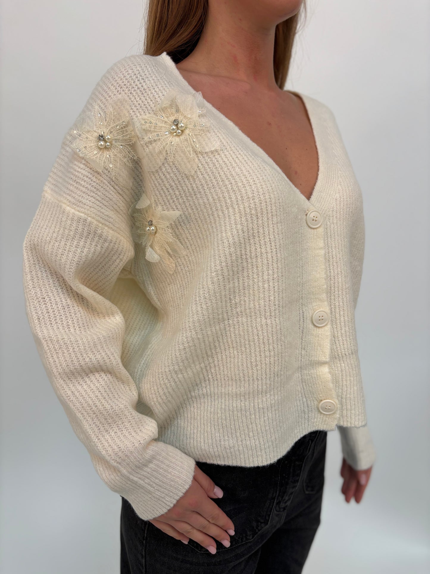 Molly Bracken Cardigan ml V, con decorazione a fiore PANNA