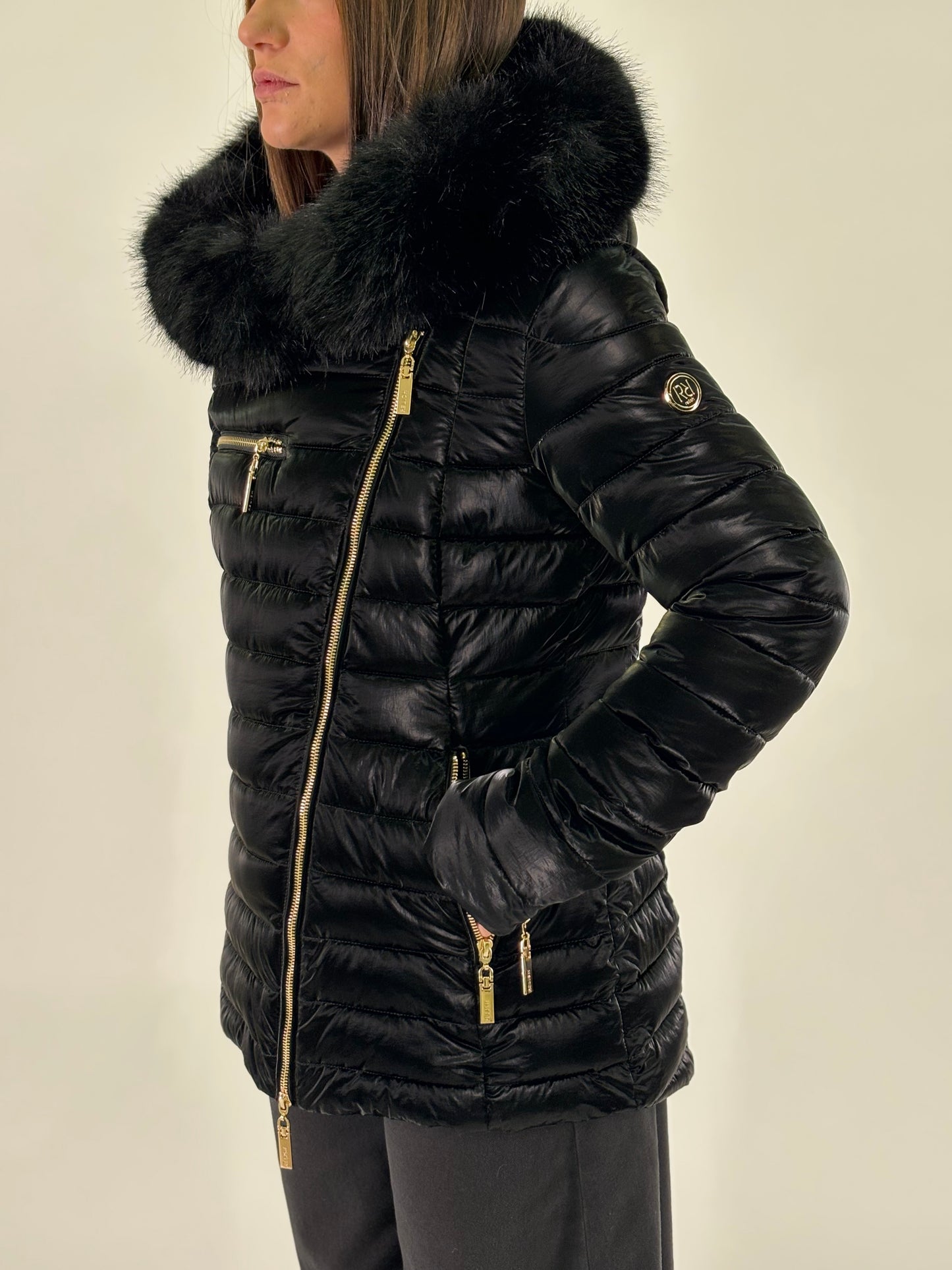 Relish Piumino corto effetto satin con cappuccio NERO