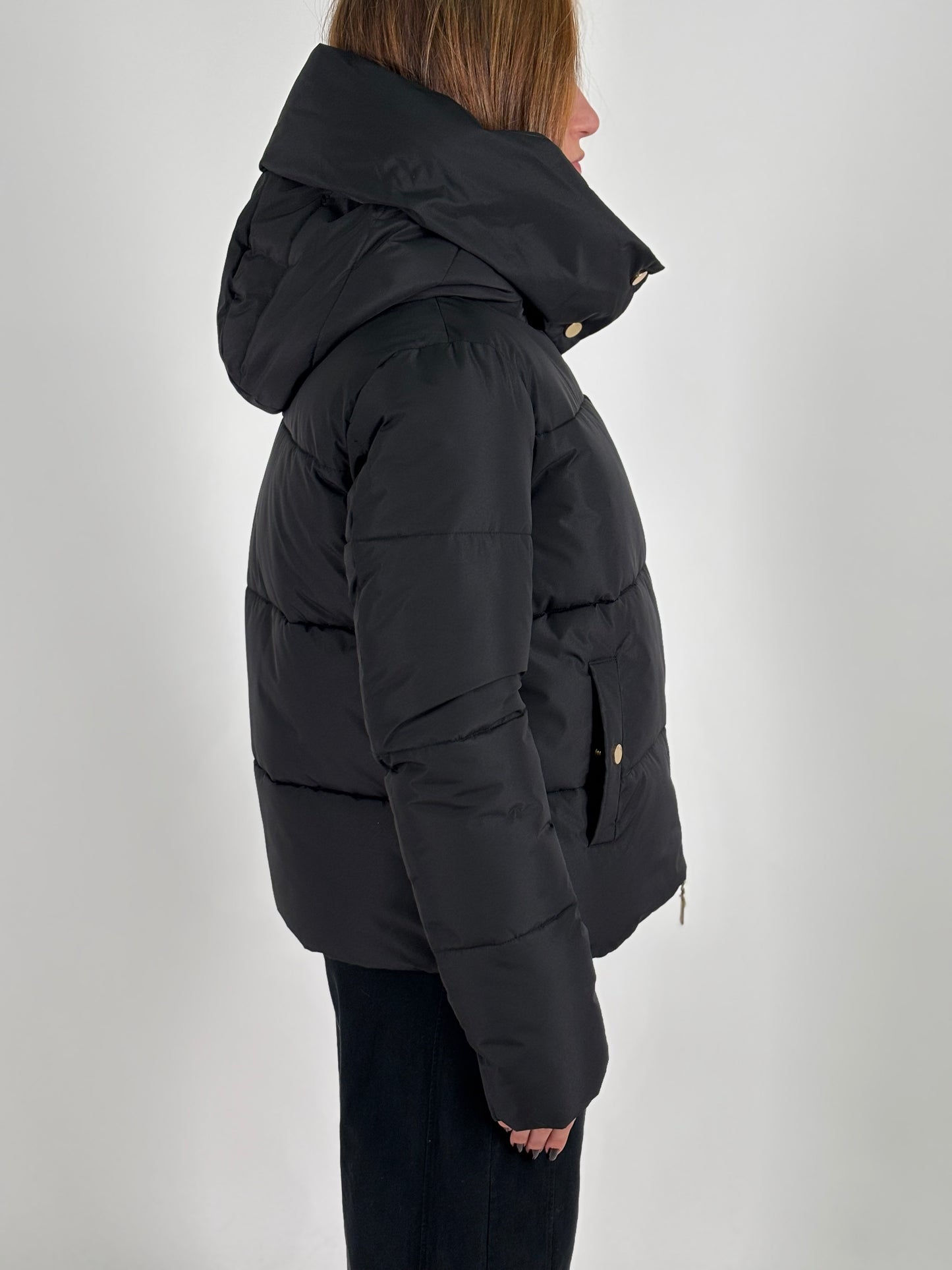 Relish Piumino corto con cappuccio NERO