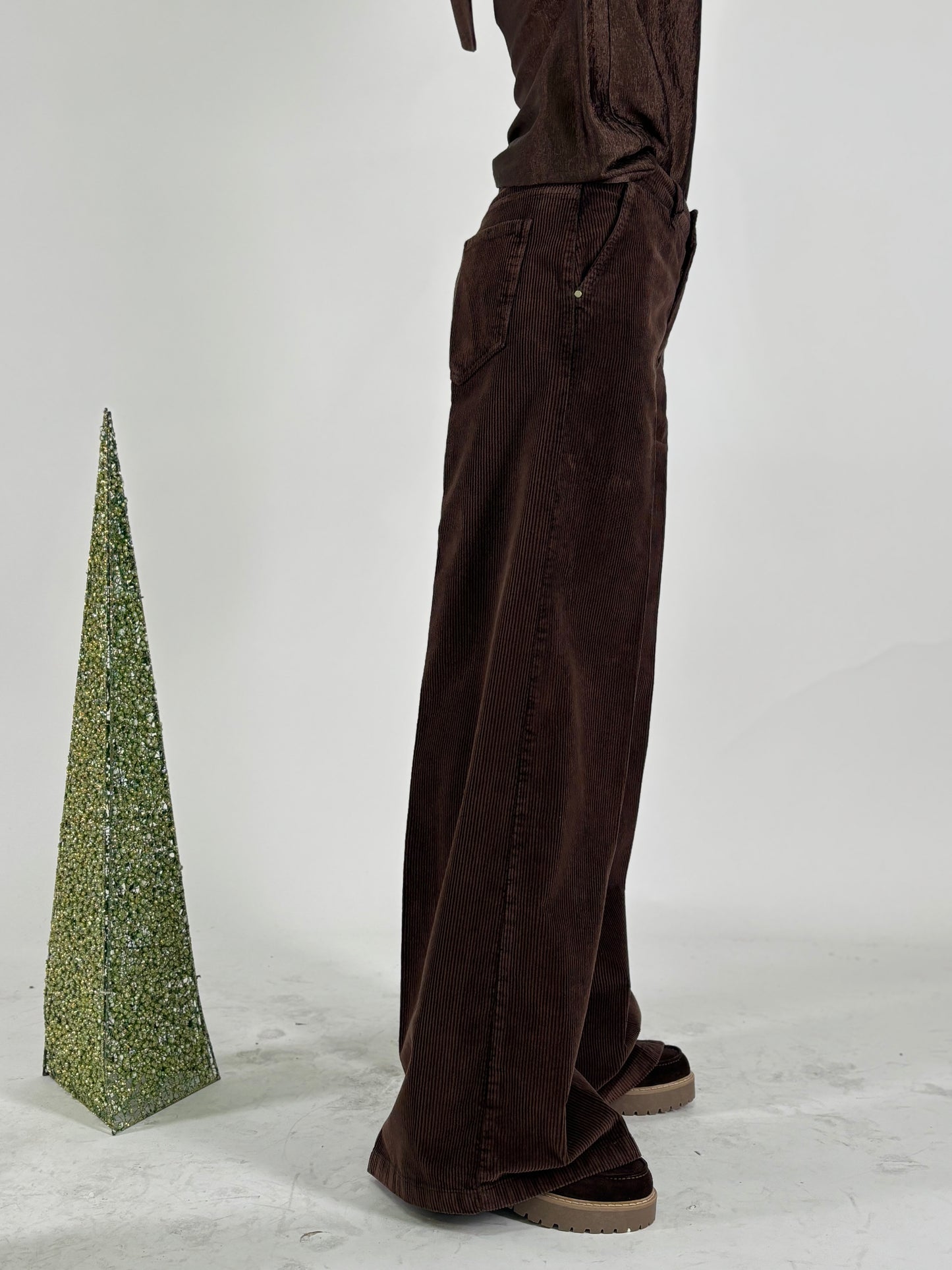 Tensione In Pantalone palazzo in velluto a costine MARRONE