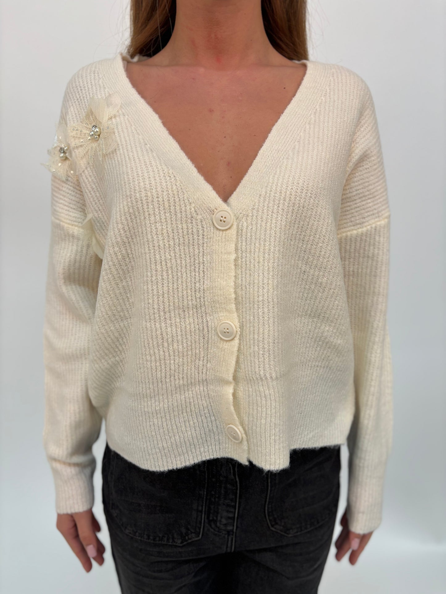 Molly Bracken Cardigan ml V, con decorazione a fiore PANNA