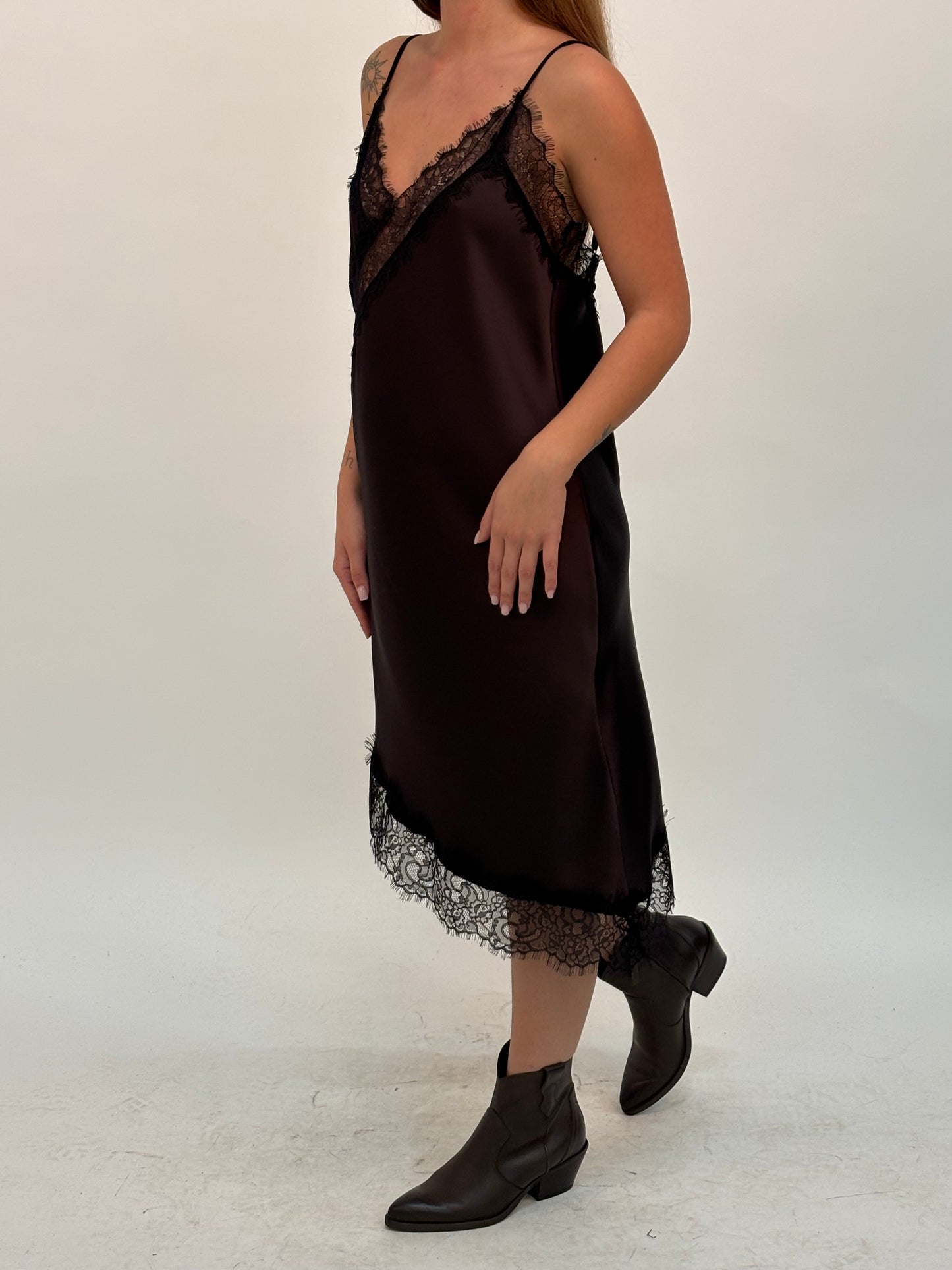 Tensione In Abito asimmetrico in pizzo nero MARRONE