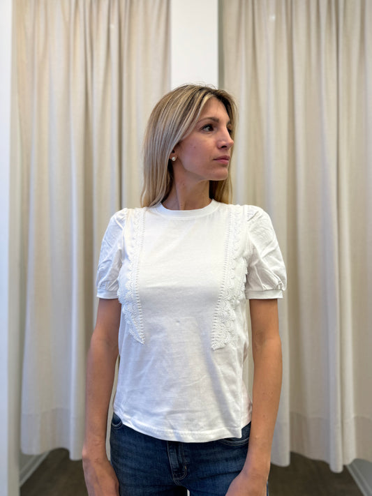 Molly Bracken T-shirt con pizzo sul davanti PANNA