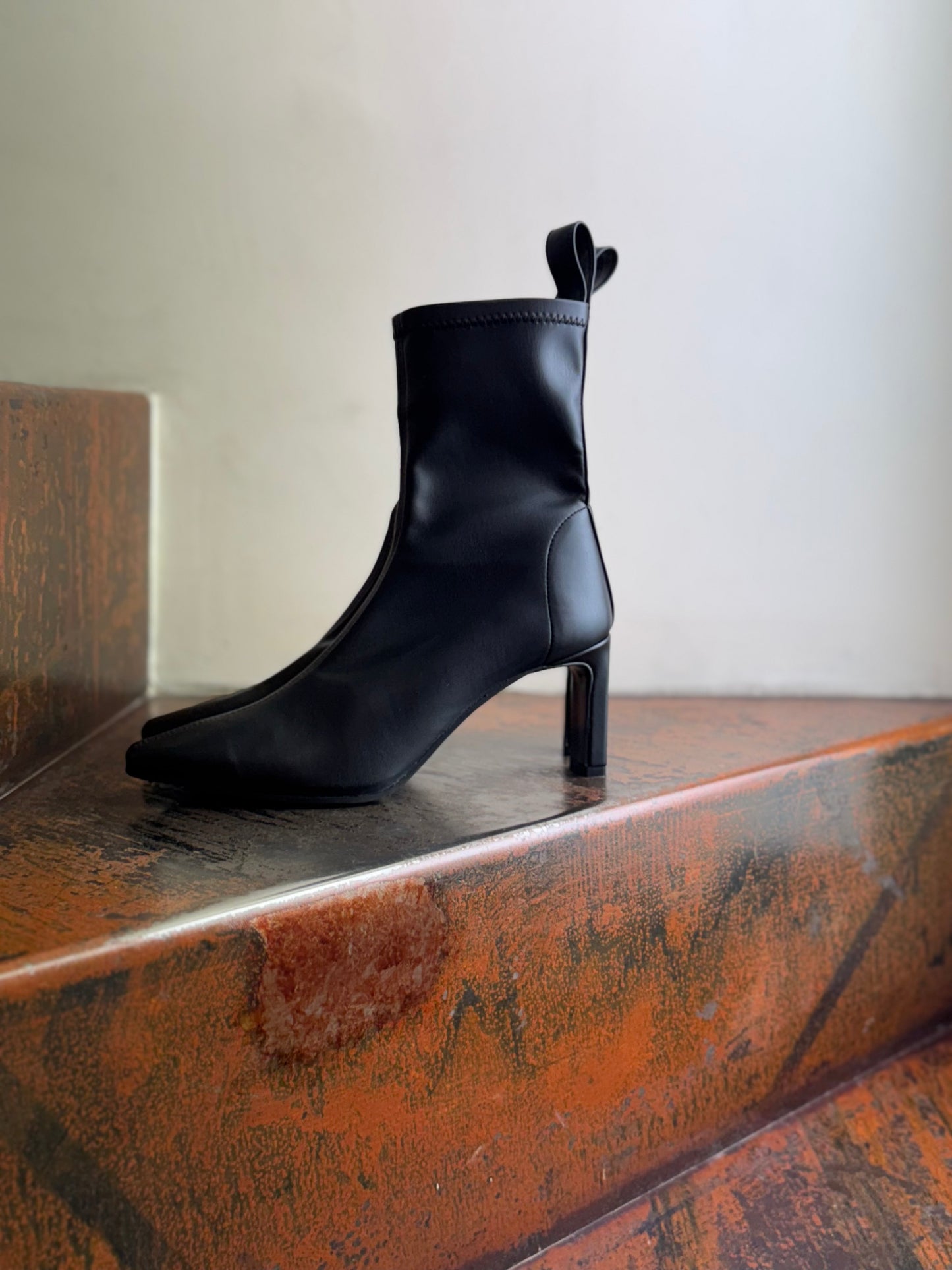 Ovyè Stivale corto elasticizzato NERO