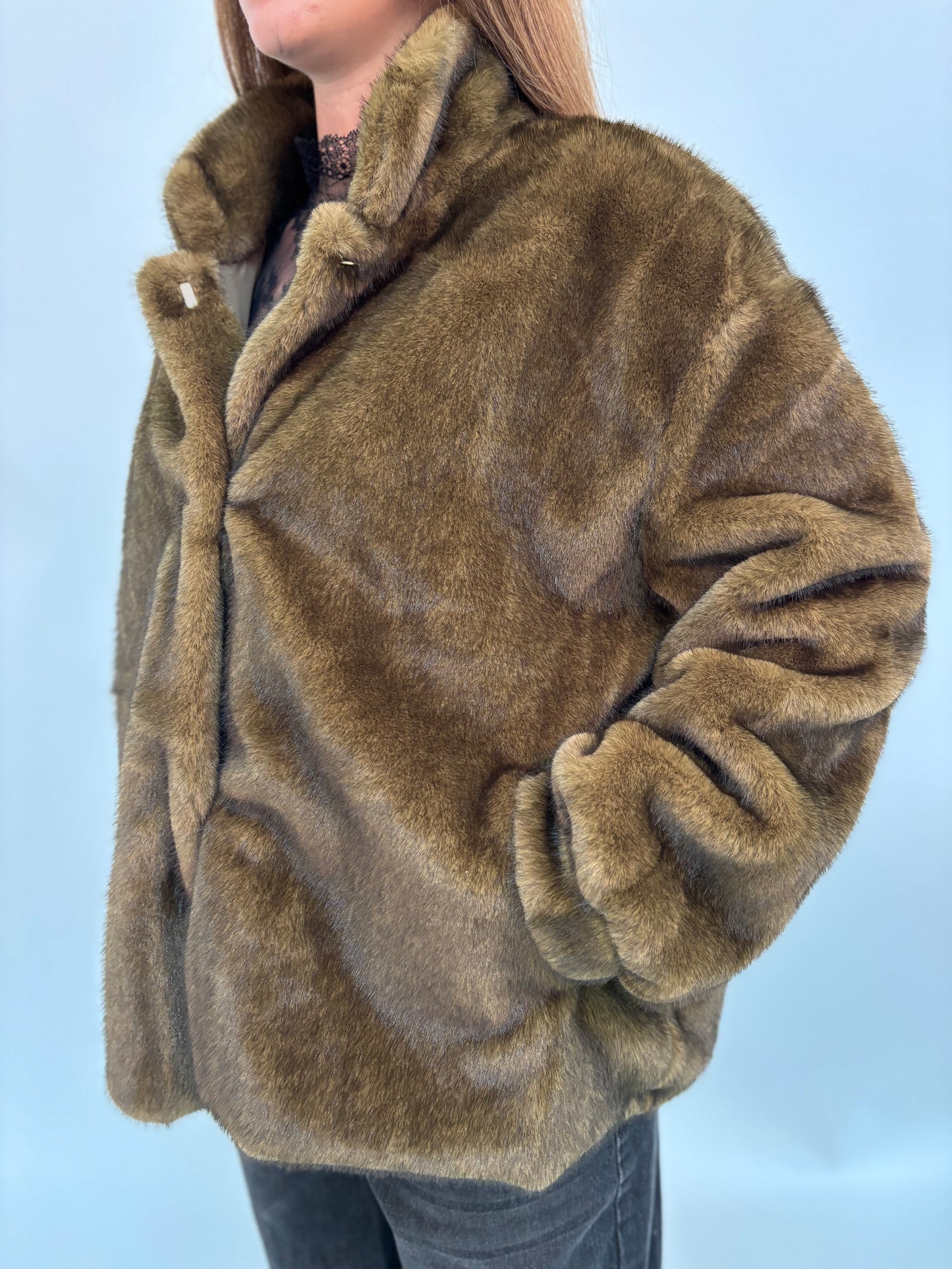 Molly Bracken Pelliccia corta sintetica MARRONE