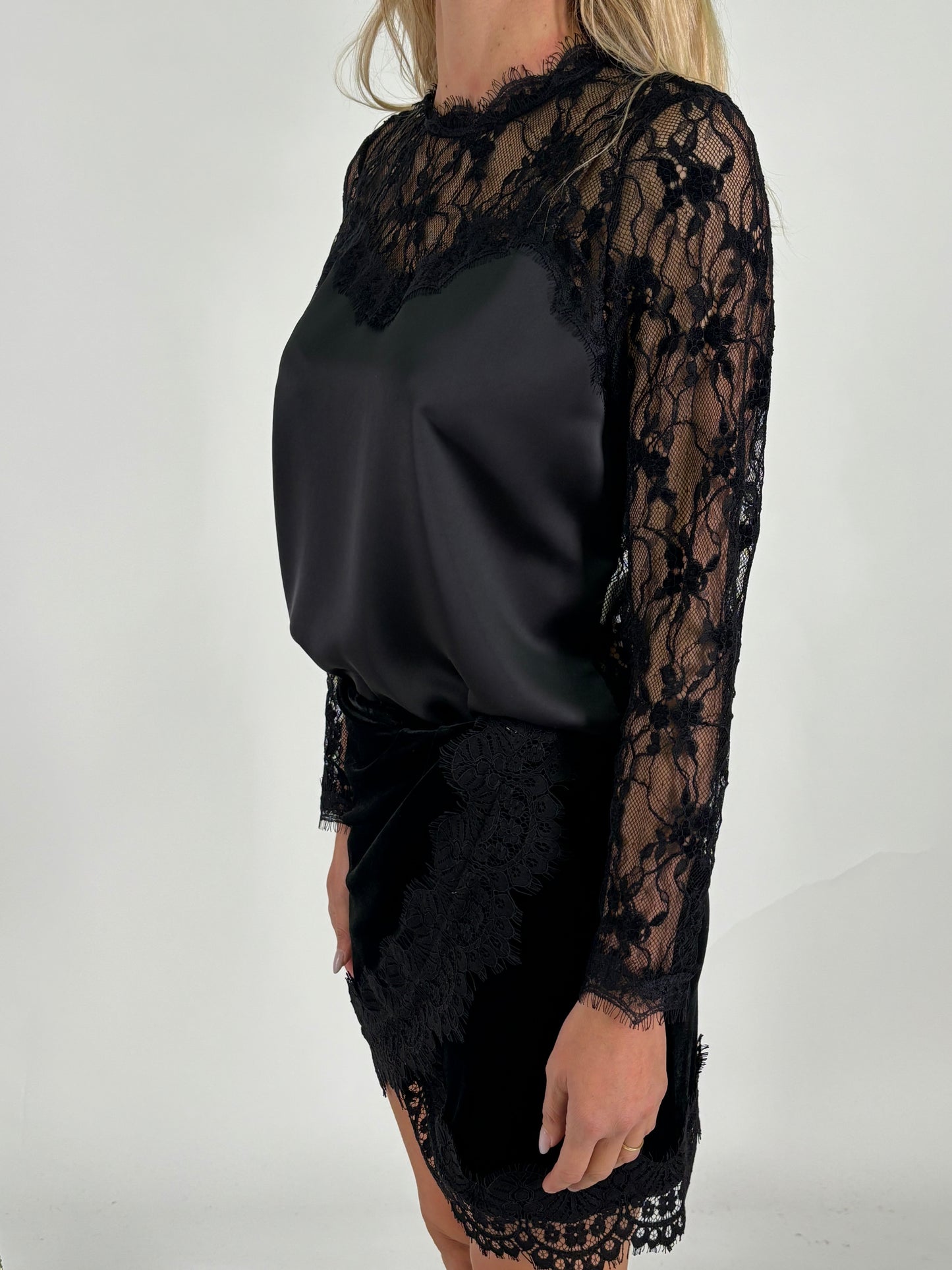 Tensione In Blusa ml in pizzo NERO