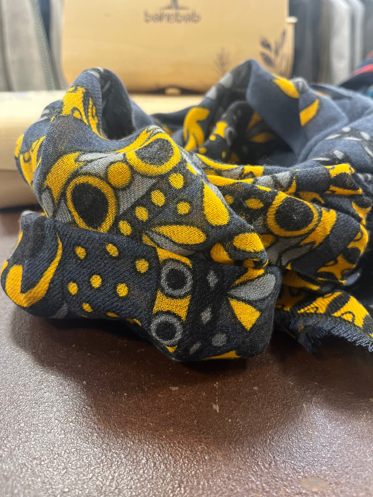 Bahobab Sciarpa 100% lana fantasia SENAPE/AVIO/NERO