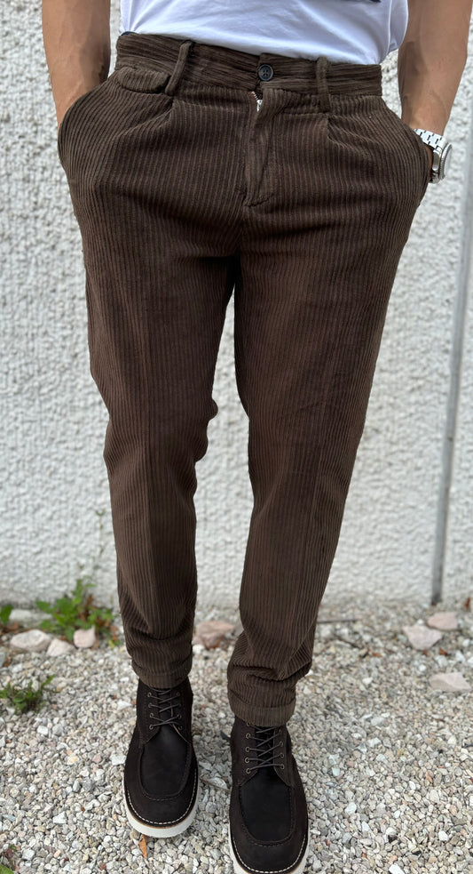 Markup Pantalone in velluto con pences MARRONE