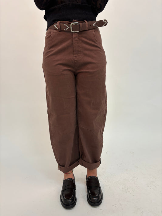 Tensione in Pantalone ovetto con cintura MARRONE