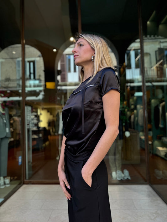 Patrizia Pepe T-shirt in satin "I'm too much, go find less" NERO