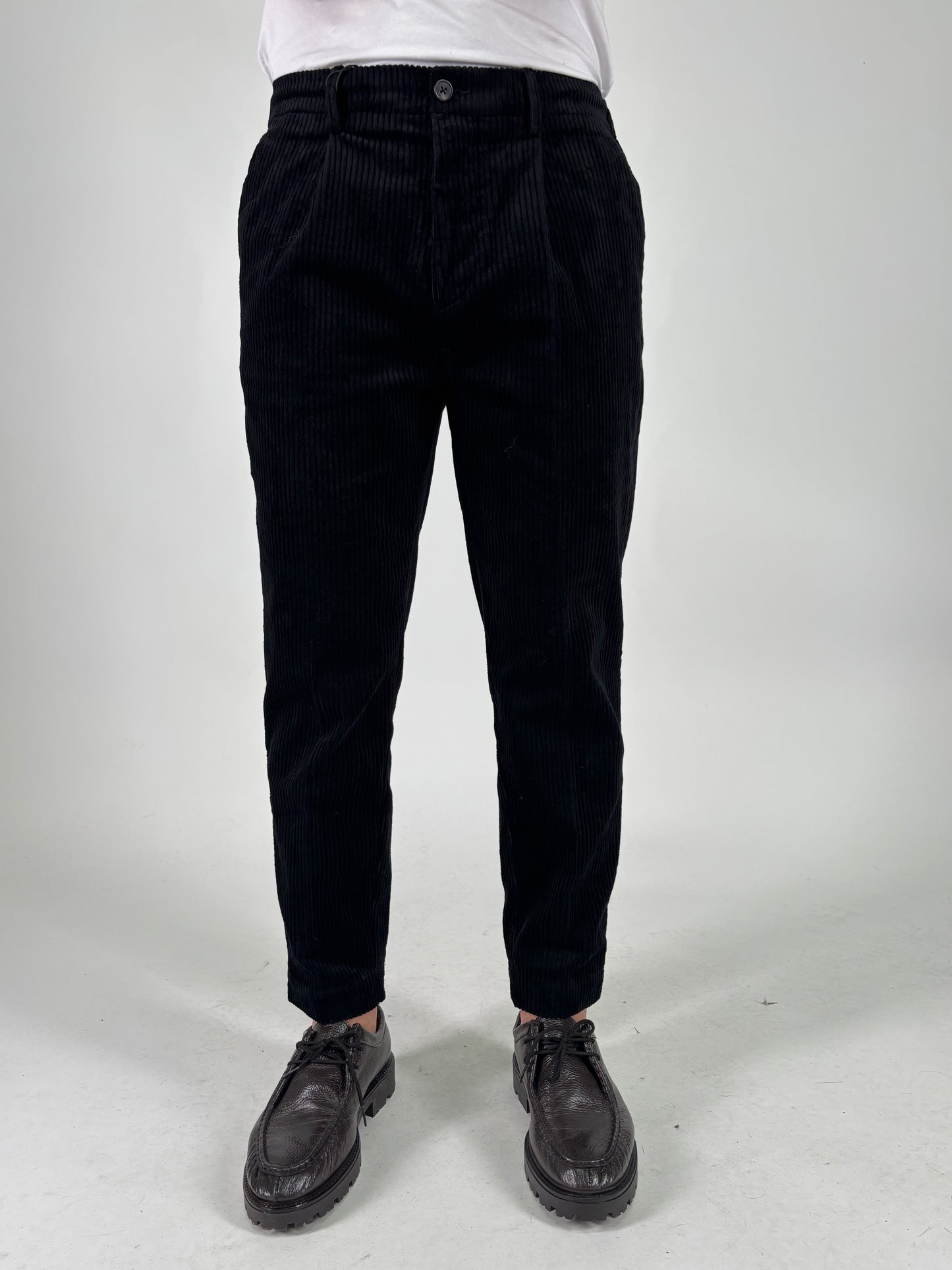 Markup Pantalone in velluto con pences NERO