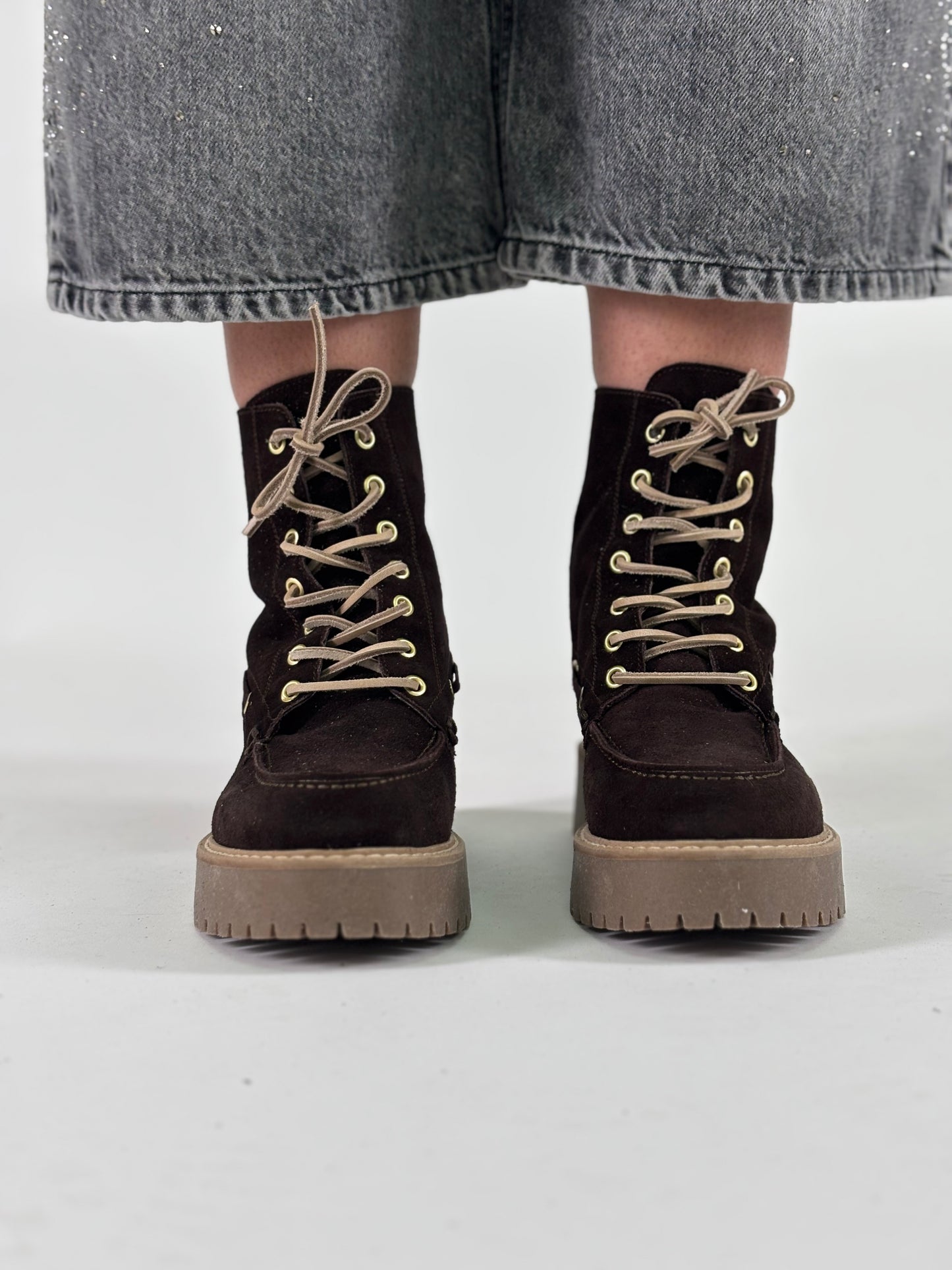 Ovyè Scarponcino scamosciato fondo carrarmato MARRONE