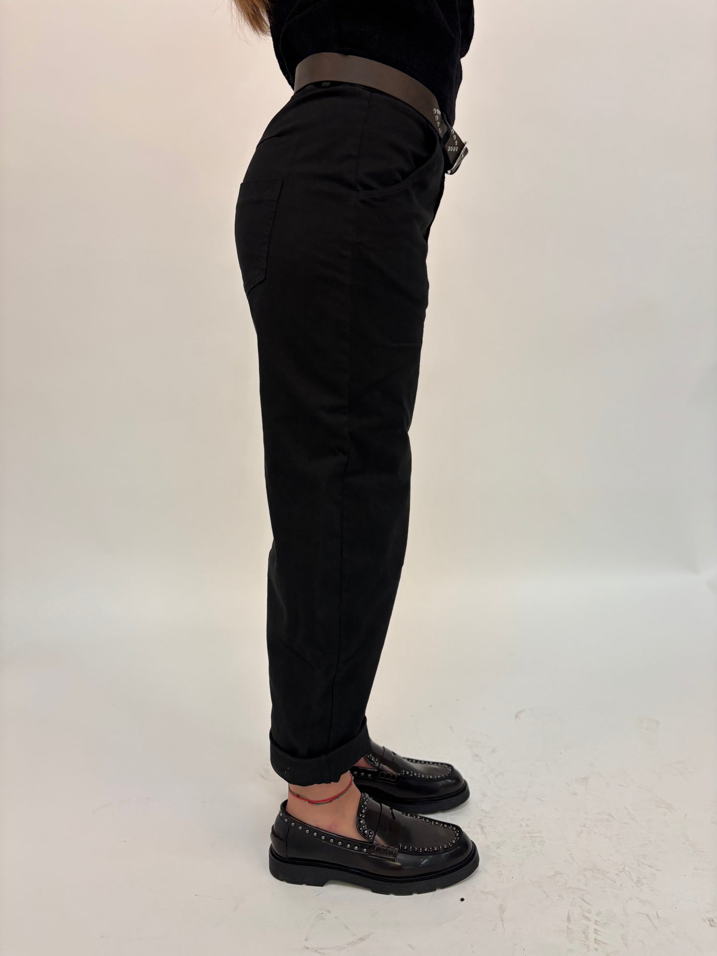 Tensione In Pantalone ovetto con cintura NERO