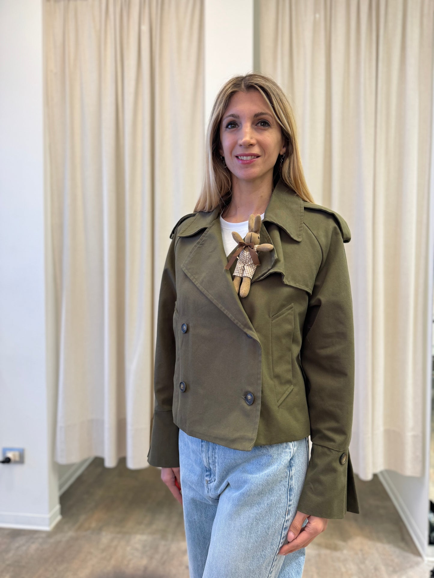 Dixie Trench doppiopetto cropped in cotone con spilla MILITARE