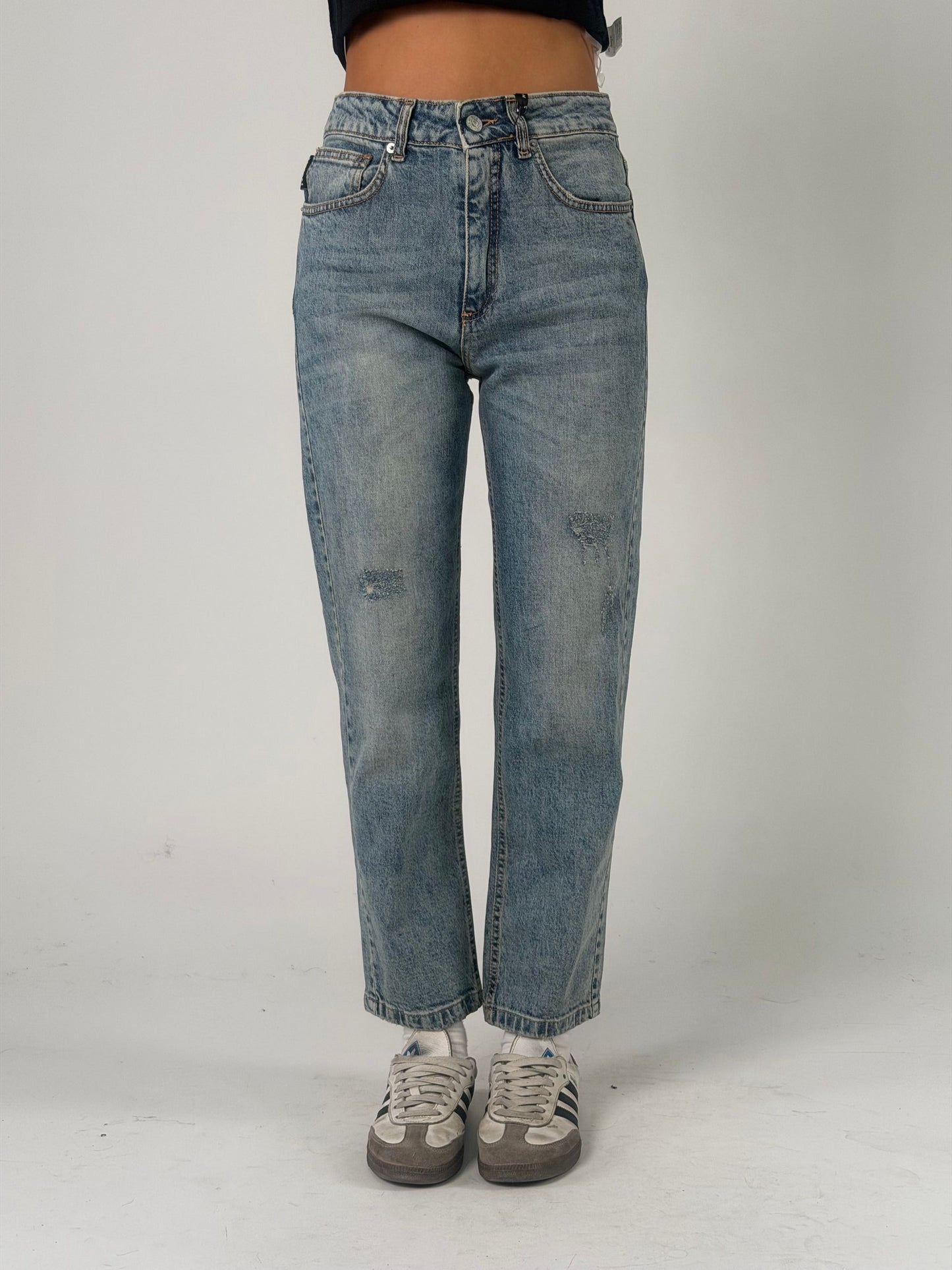 Jeans con abrasioni leggere