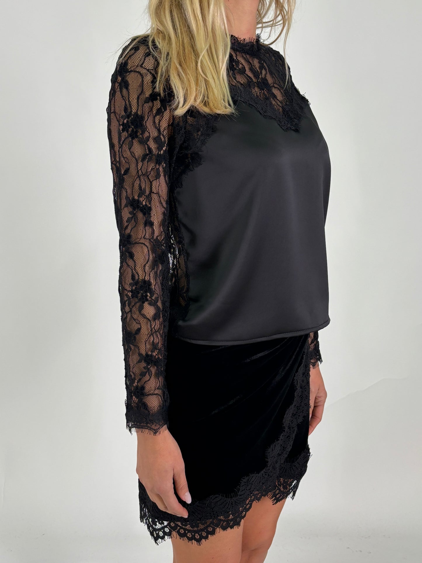 Tensione In Blusa ml in pizzo NERO