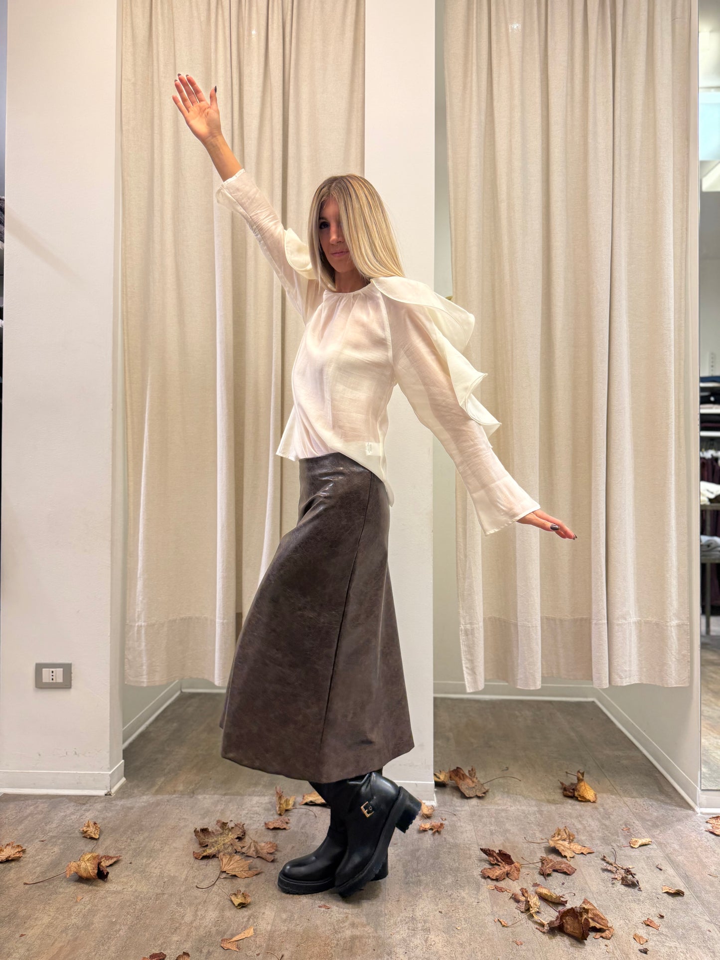 Philia Loft Blusa con rouches lungo la manica LATTE