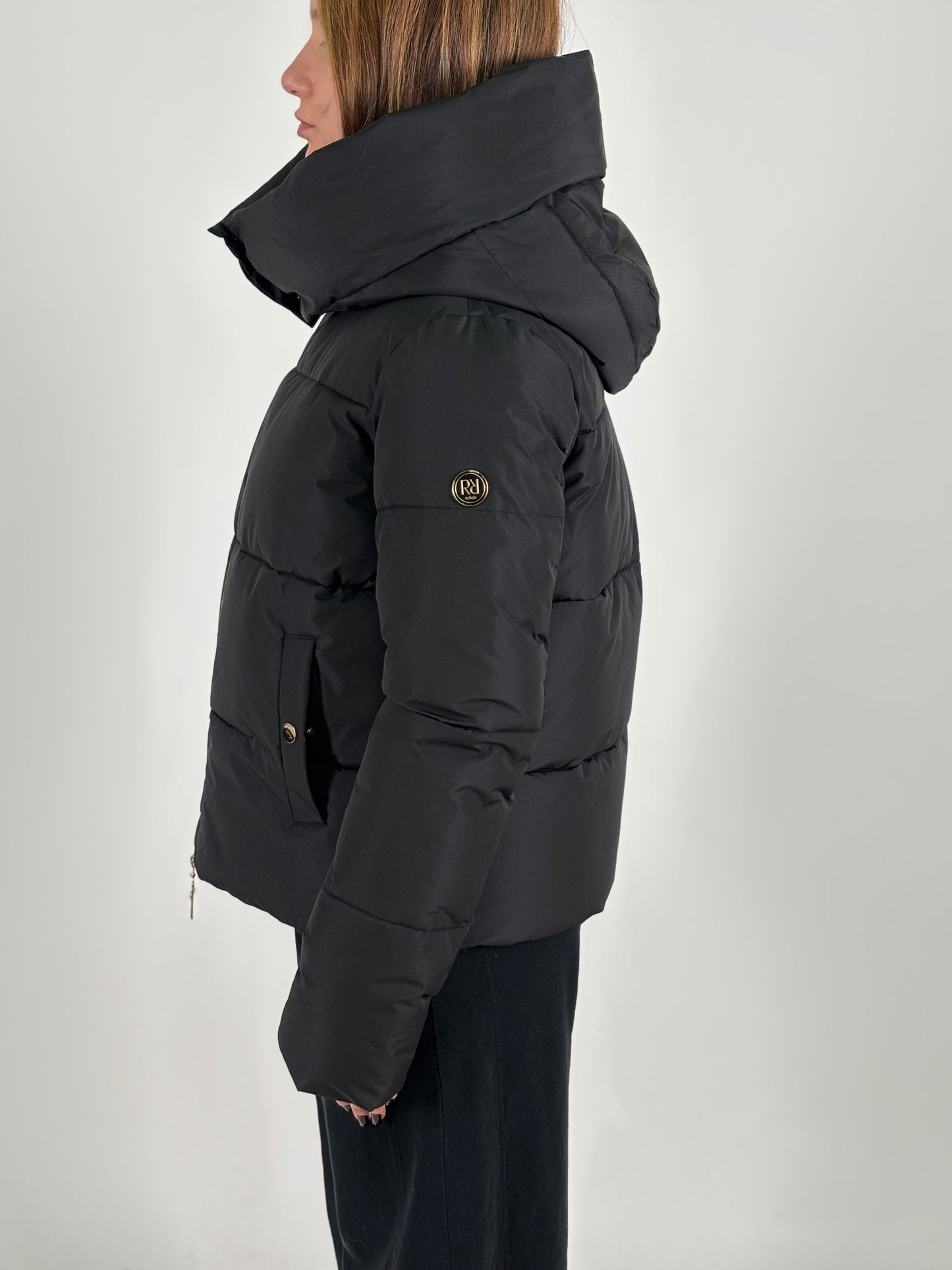 Relish Piumino corto con cappuccio NERO