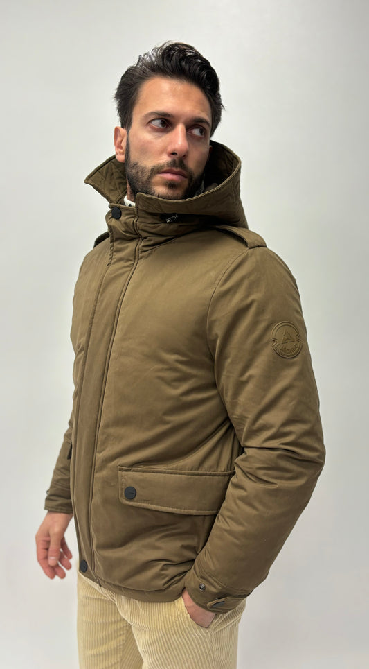 Heskimo Parka corto con tasche pattina frontali e cappuccio TABACCO