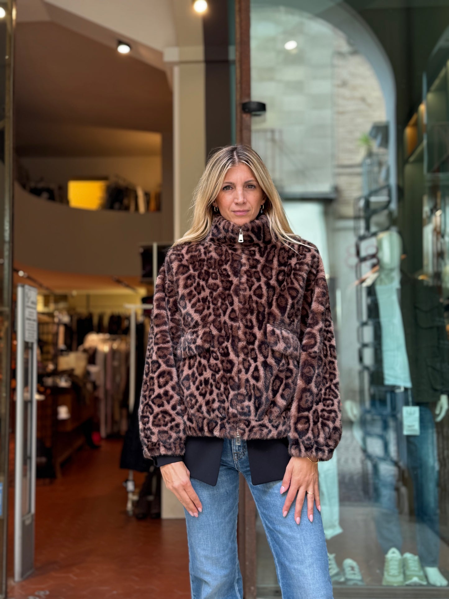 Betta Corradi Ecopelliccia modello bomber MACULATO