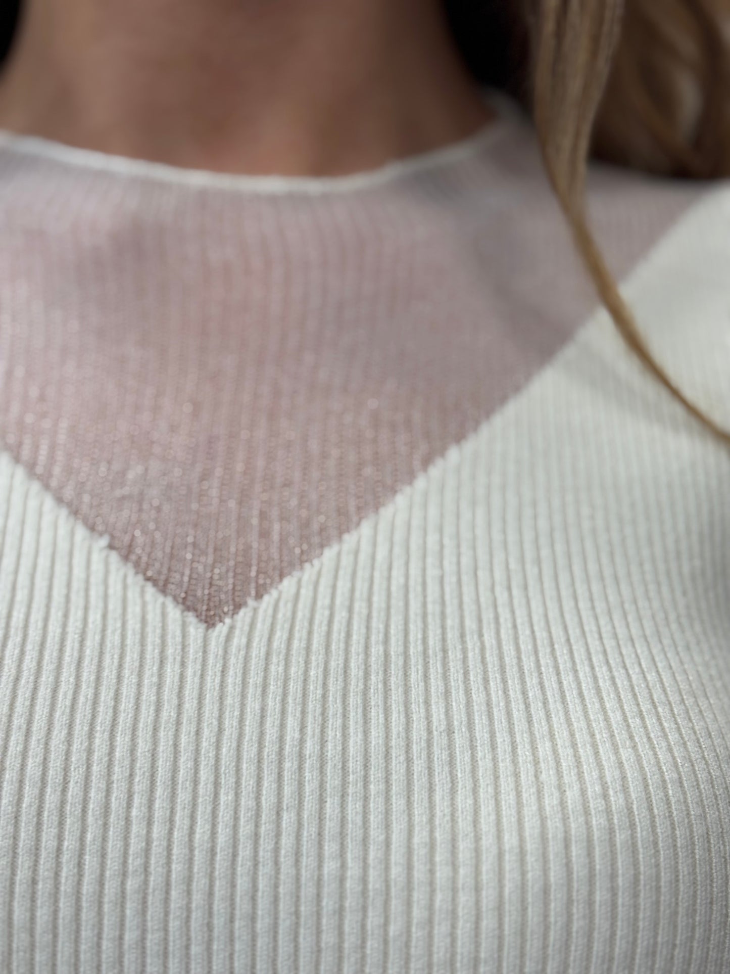 Molly Bracken Maglia girocollo con tulle effetto collo V PANNA
