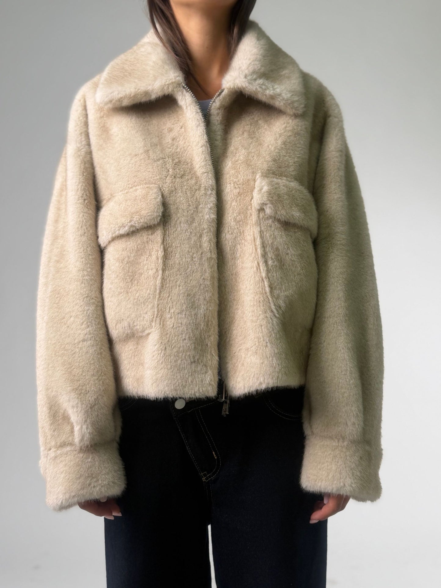Simil pelliccia corta con zip