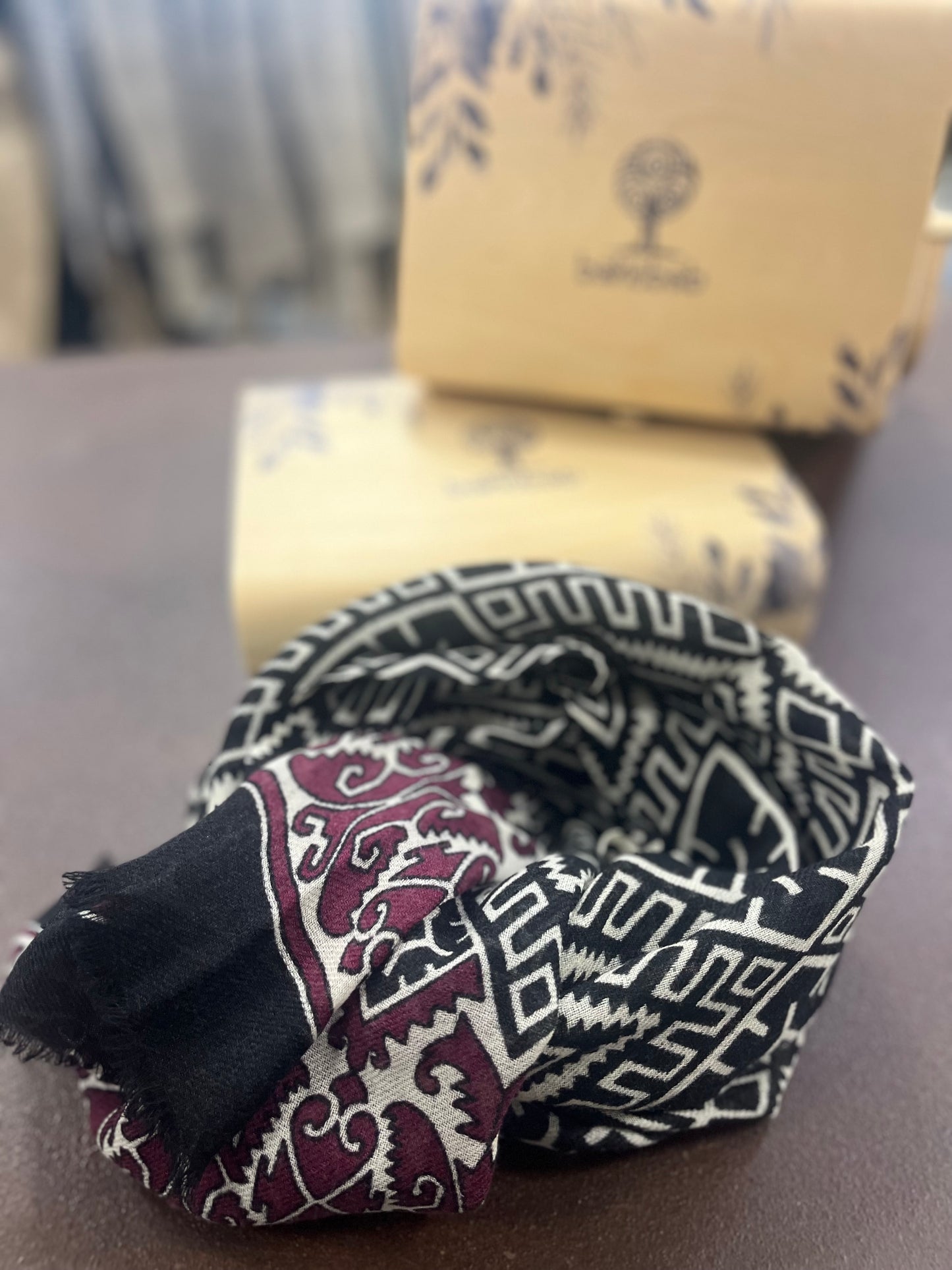 Bahobab Sciarpa 100% lana fantasia geometrica BIANCO/NERO/BORDEAUX