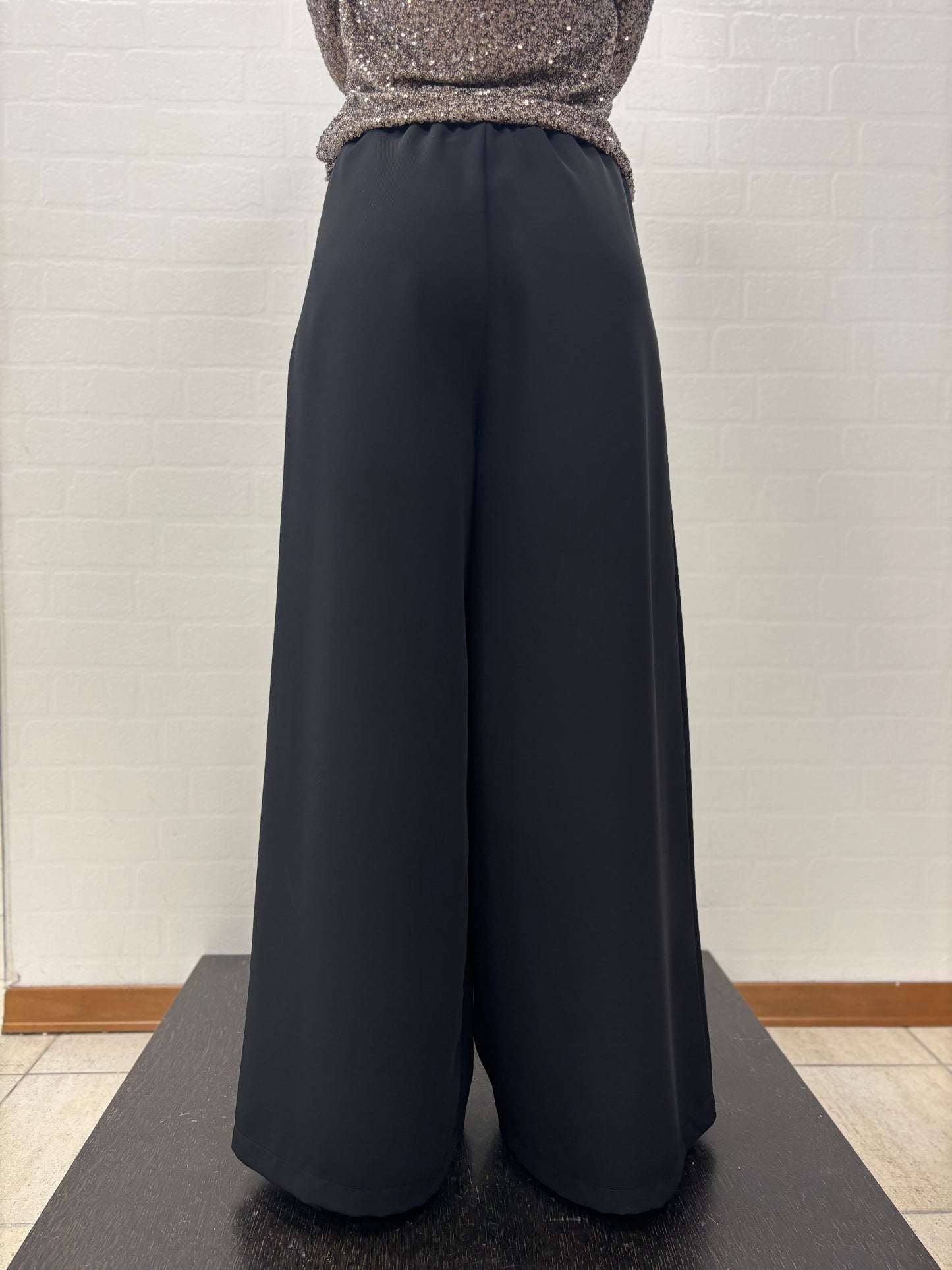 Susy Mix Pantalone palazzo con doppia pince NERO