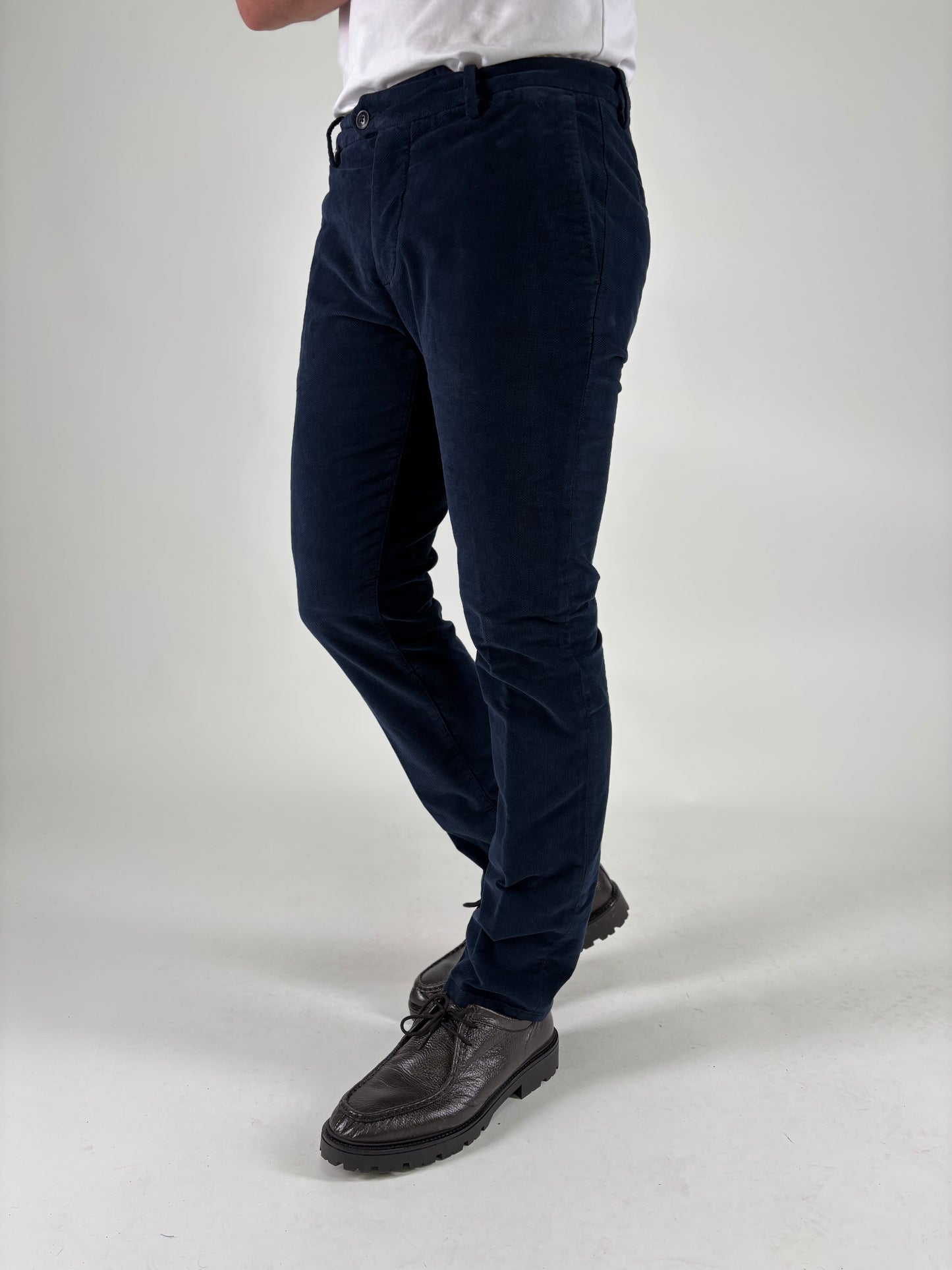 Teleria Zed Pantalone slim in velluto diagonalino BLU