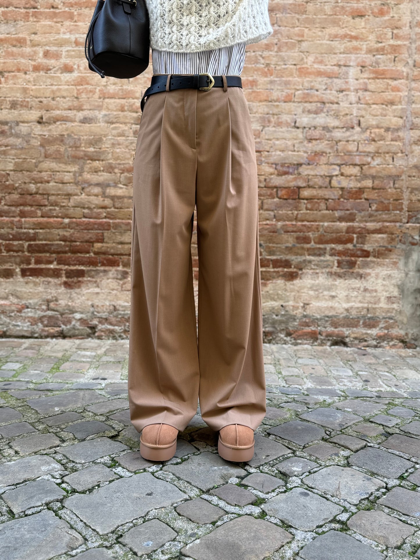 Merci Pantalone dritto con pences, tasche laterali, zip e gancio CAMMELLO