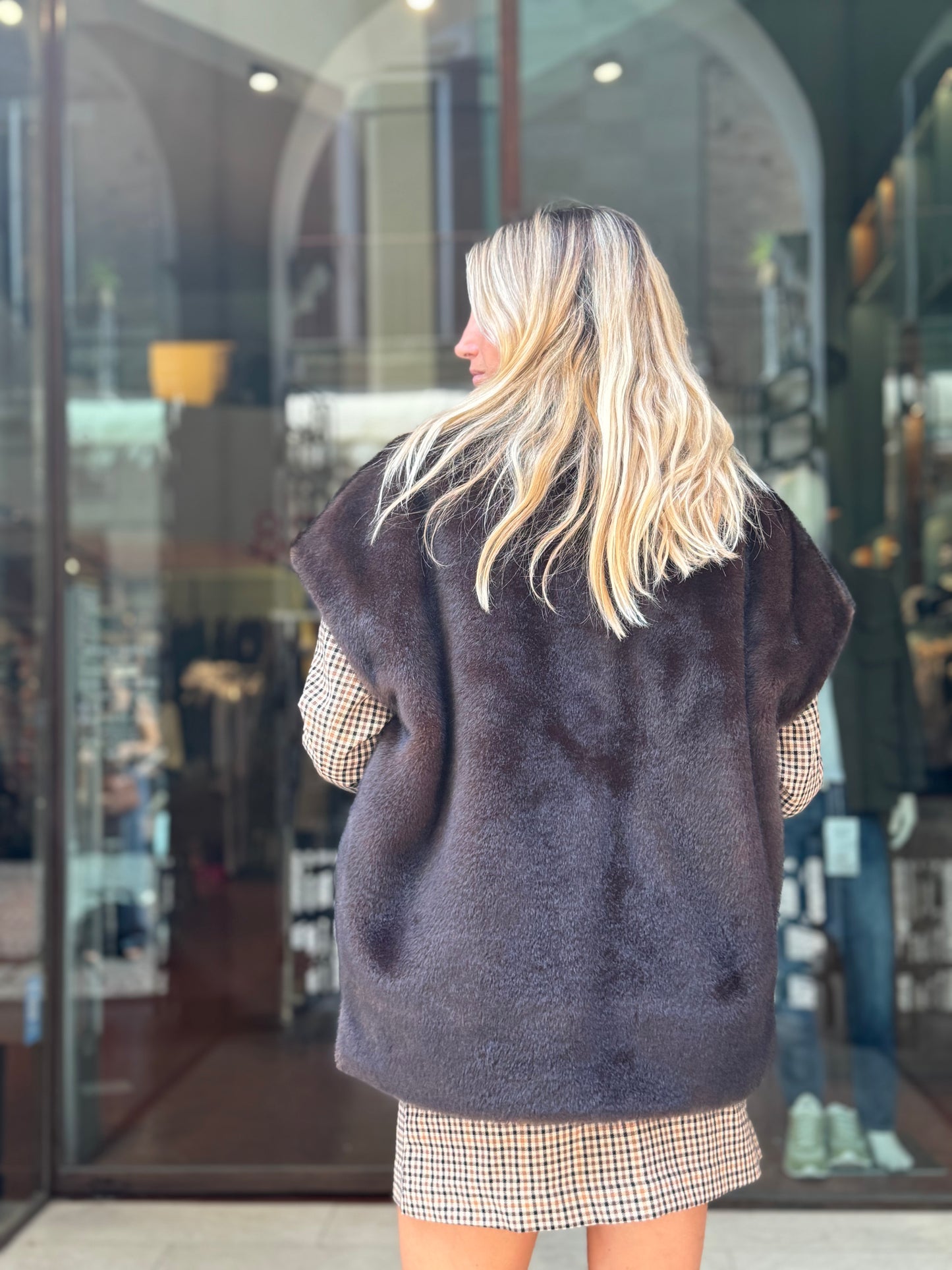 Betta Corradi Ecopelliccia smanicata a due bottoni MARRONE