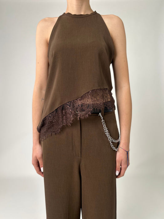 Top asimmetrico, smanicato con pizzo