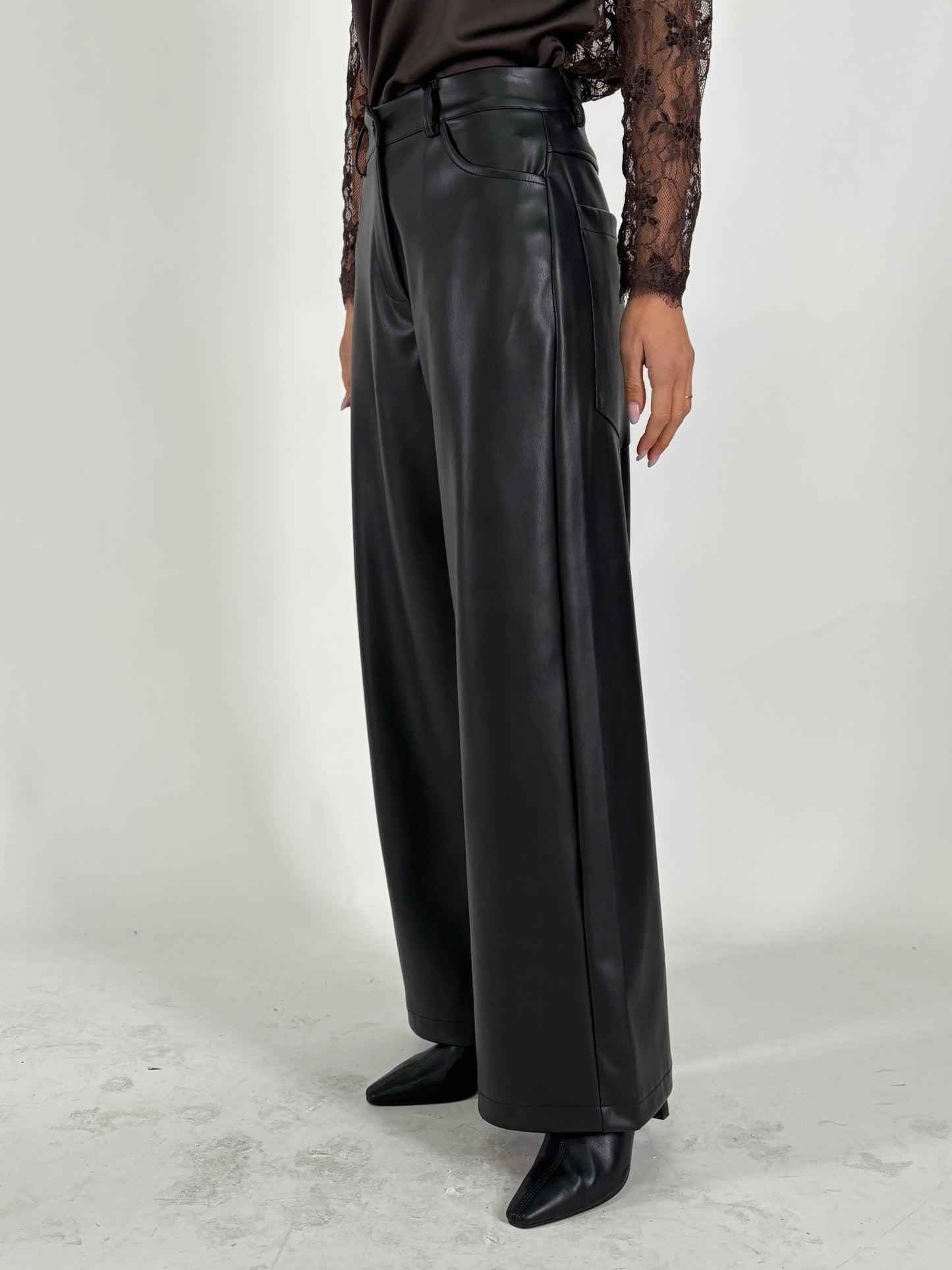 Tensione In Pantalone palazzo Giusy in ecopelle NERO