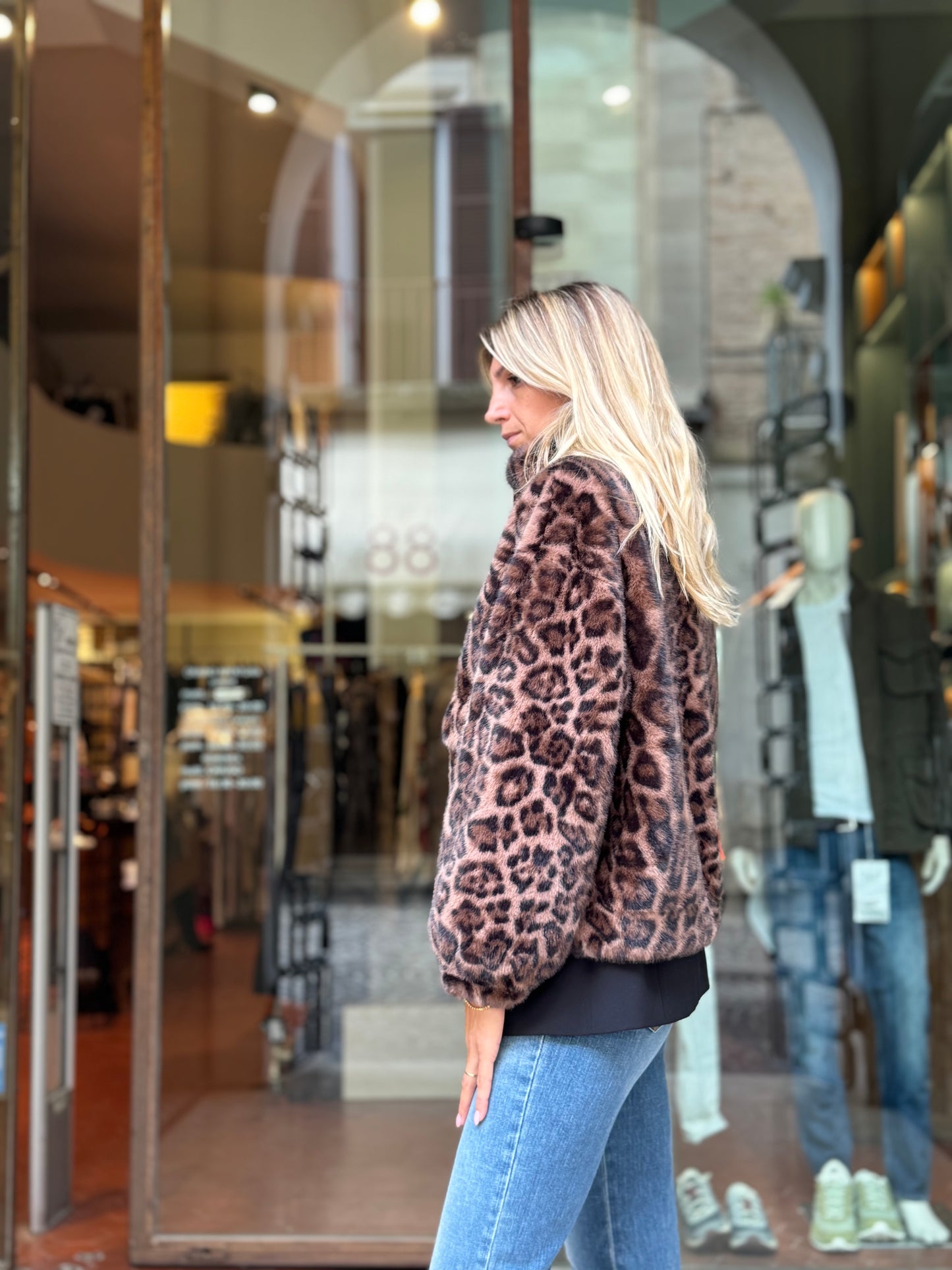 Betta Corradi Ecopelliccia modello bomber MACULATO