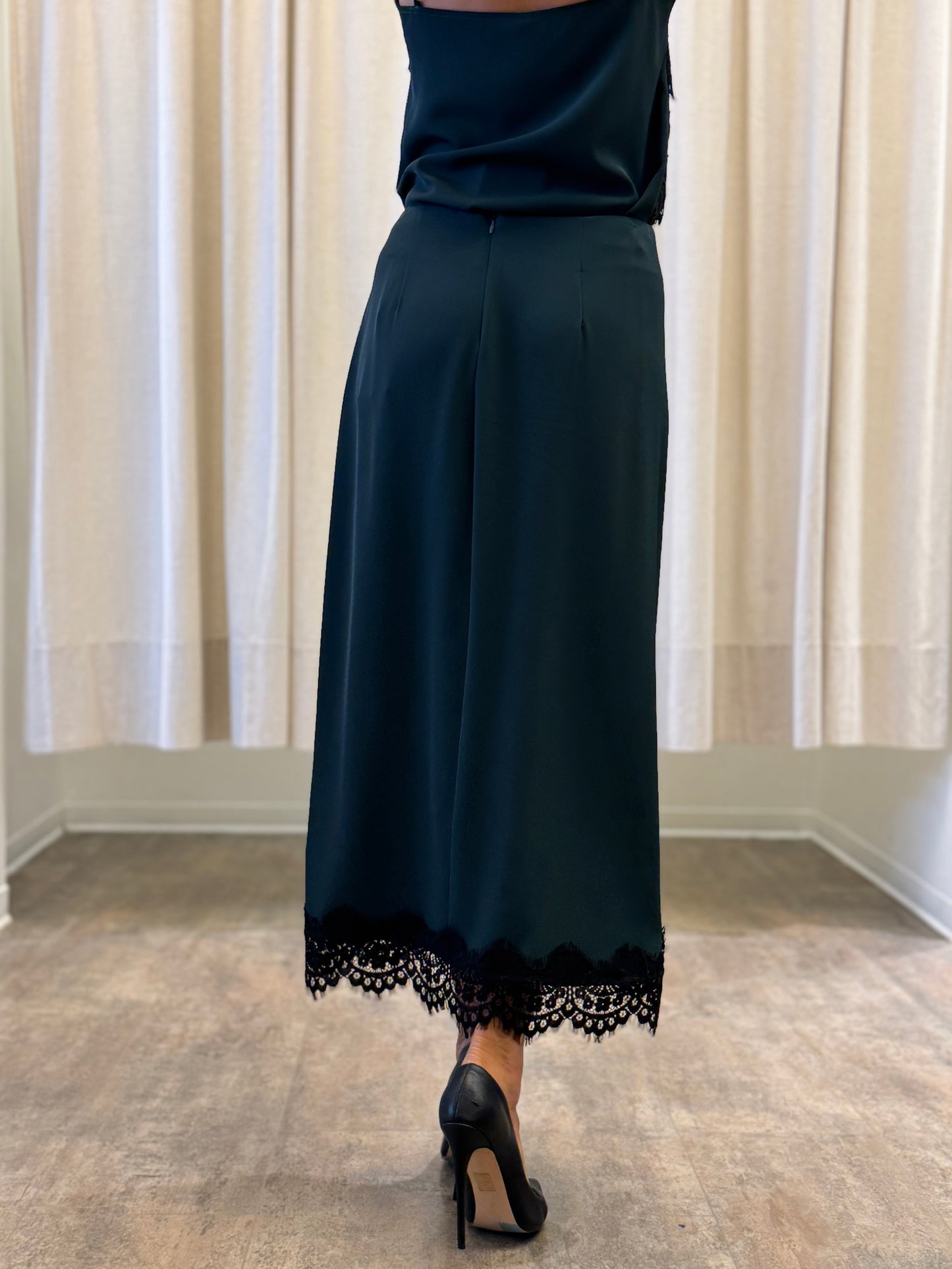 Tensione In Gonna incrocio con bordo pizzo nero VERDE