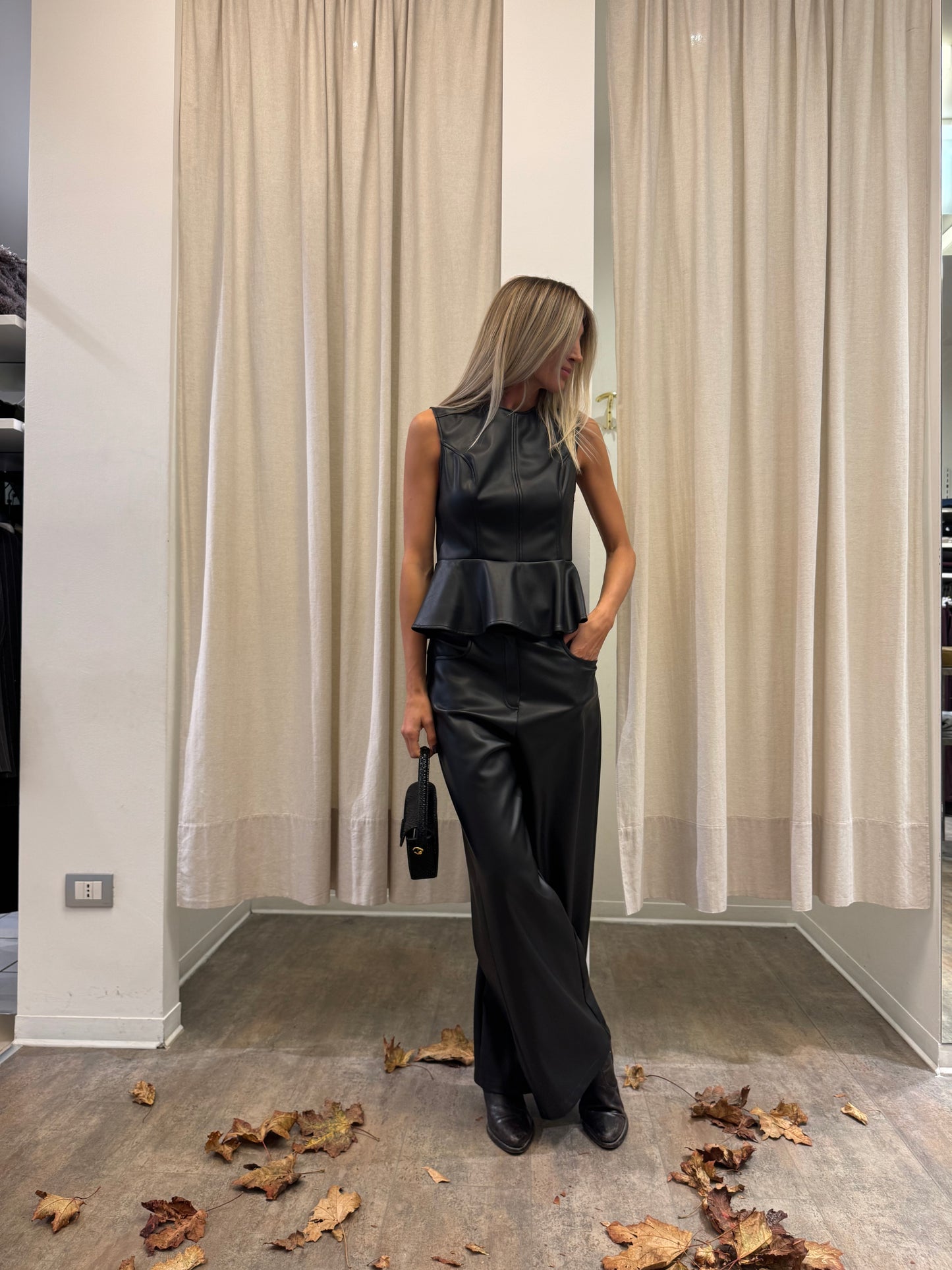 Tensione In pantalone palazzo in ecopelle NERO