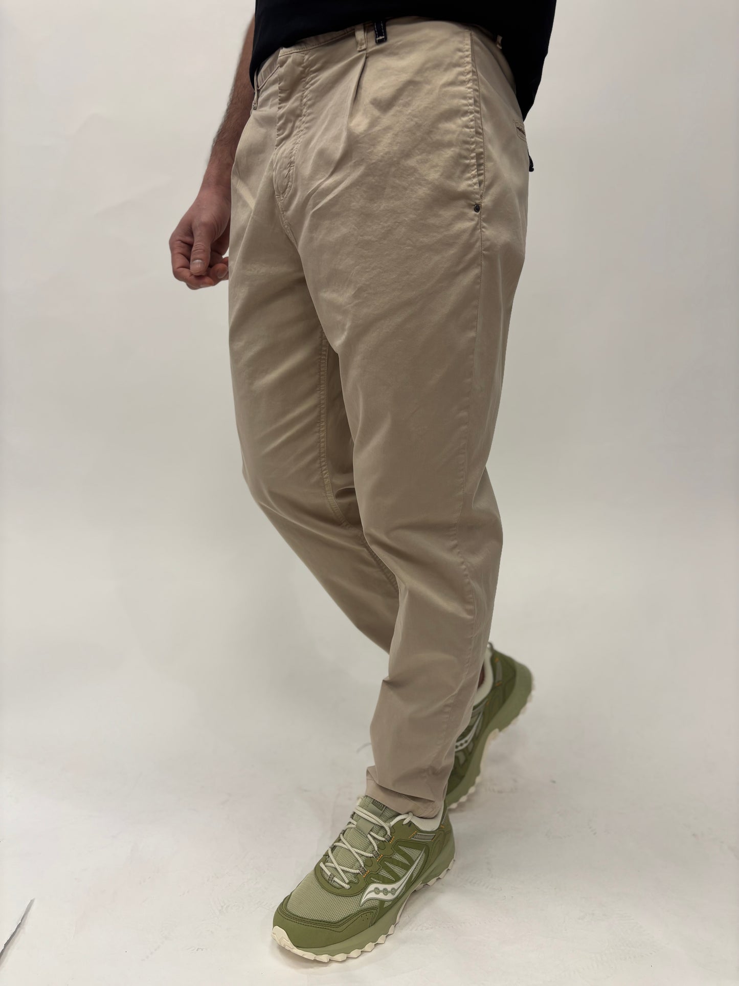 Berna Pantalone con pences cropped BEIGE